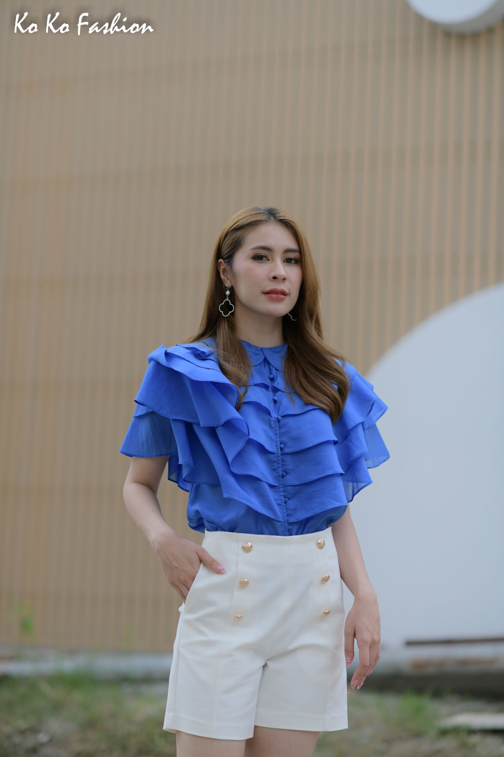 22025 เสื้อ KOKO FASHION ผ้าซิลด์มีระบายเป็นชั้นๆ กระดุมผ่าหน้า ผ้าเนื้อดี ใส่สบาย ใส่ออกงานคู่กับซิ่น ใส่ทำงานคู่กับกางเกง กระโปรง ใส่ได้ทุกโอกาส ค่ะ สีน้ำเงิน S,M