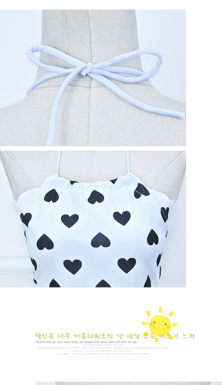 ***พร้อมส่ง***บิกินี่ชุดว่ายน้ำวันพีซ one-piece สีขาวลายดำรูปหัวใจ ด้านข้างแขนแต่งขอบหยักผูกโบว์เล็กๆ น่ารักที่คอ เล่นดีเทล sexy เล็กๆ โชว์แผ่นหลัง สดใสน่ารักรับลมทะเล สวยเหมือนแบบค่ะ