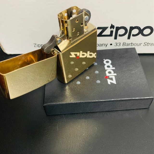 zippo Zippo 254B High Polish Brass ของแท้อเมริกา ซิปโป้ทองเหลืองขัดเงาแวววาว บรรจุในกล่องอย่างดี สินค้าใหม่มือหนึ่ง ยังไม่ใช้งาน ไม่มีการเติมน้ำมันใดใด gold