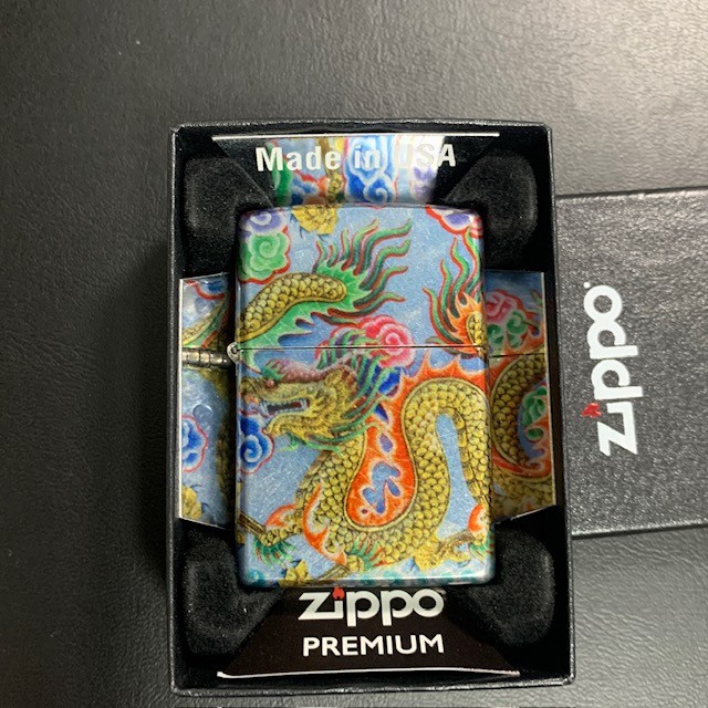 Zippo 48575 Dragon Design with Dragon wrapped around 5 sides. บรรจุในกล่องสวยงาม สินค้าใหม่ยังไม่มีการเติมน้ำมัน เพื่อสะดวกในการขนส่ง และความปลอดภัย