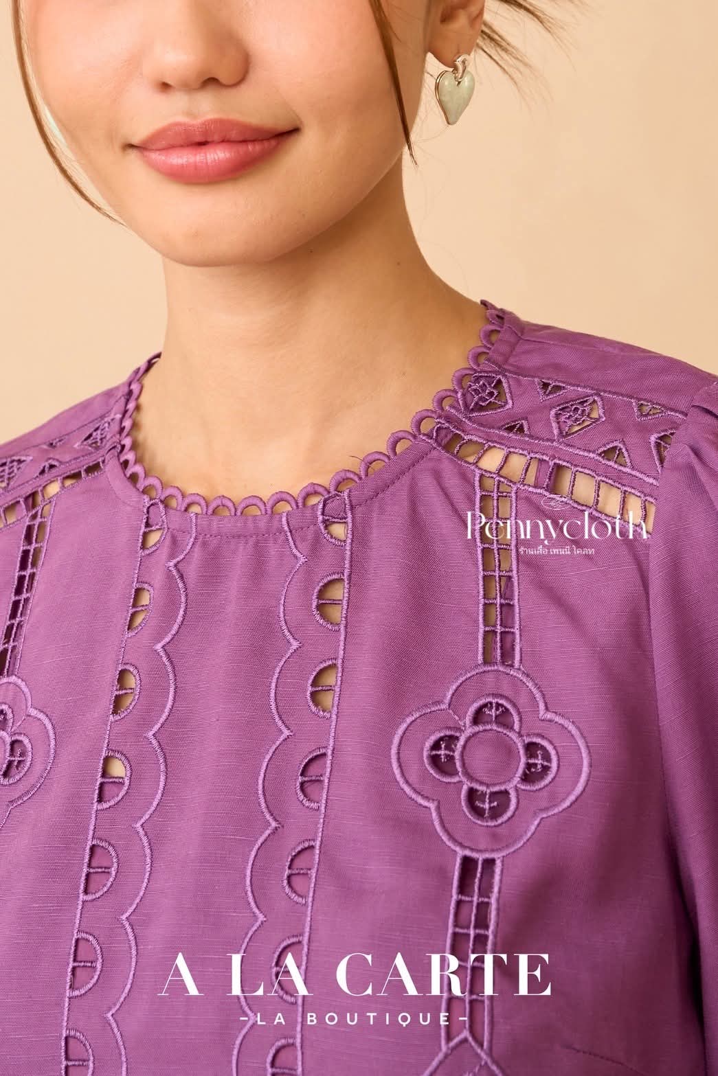 69879 เสื้อ Alacarte ลินินซิลด์ งานปักฉลุ ลายกราฟิกและดอกไม้ คอกลม แขน 5 ส่วน by PENNY CLOTH