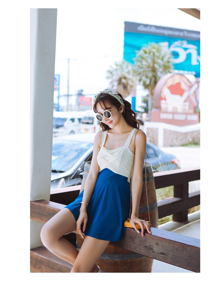 ***พรีออเดอร์***บิกินี่ชุดว่ายน้ำวันพีซ one-piece สีส้มตัดต่อกระโปรงสีดำ เล่นดีเทลแต่งลายสานกันช่วงอก กระโปรงกางเกงด้านใน สดใสน่ารักรับลมทะเล สวยเหมือนแบบค่ะ