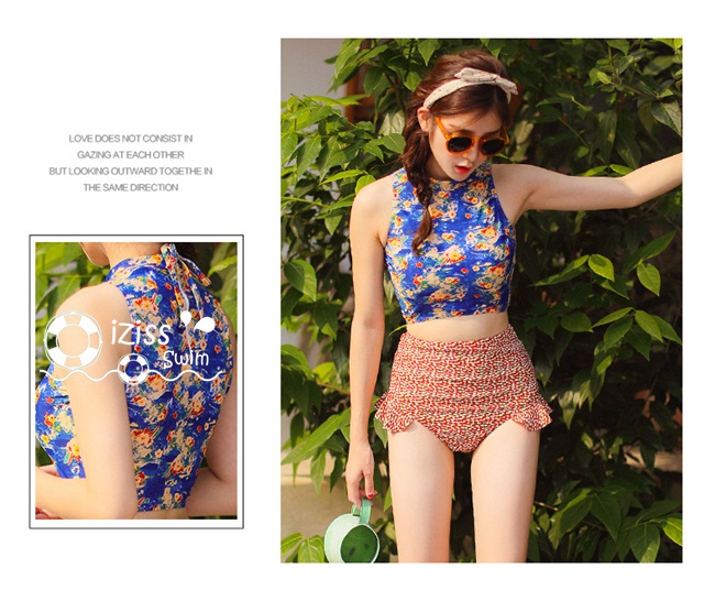 **พรีออเดอร์**บิกินี่ชุดว่ายน้ำ 3 ชิ้น(ทูพีซ+เสื้อคลุม) three-pieces สีน้ำเงินลายดอกไม้ เล่นดีเทล sexy เล็กๆ แต่งระบายที่ริมกางเกงทั้ง 2 ด้าน สดใสน่ารักรับลมทะเลสวยเหมือนแบบค่ะ