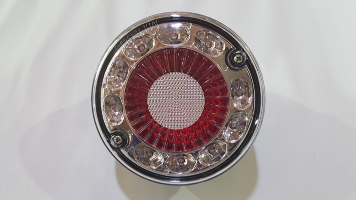 ไฟท้ายปาตาเน่ ดวงเดี่ยวแดง 5.5x5.5" (หลอด LED สีเขียว)