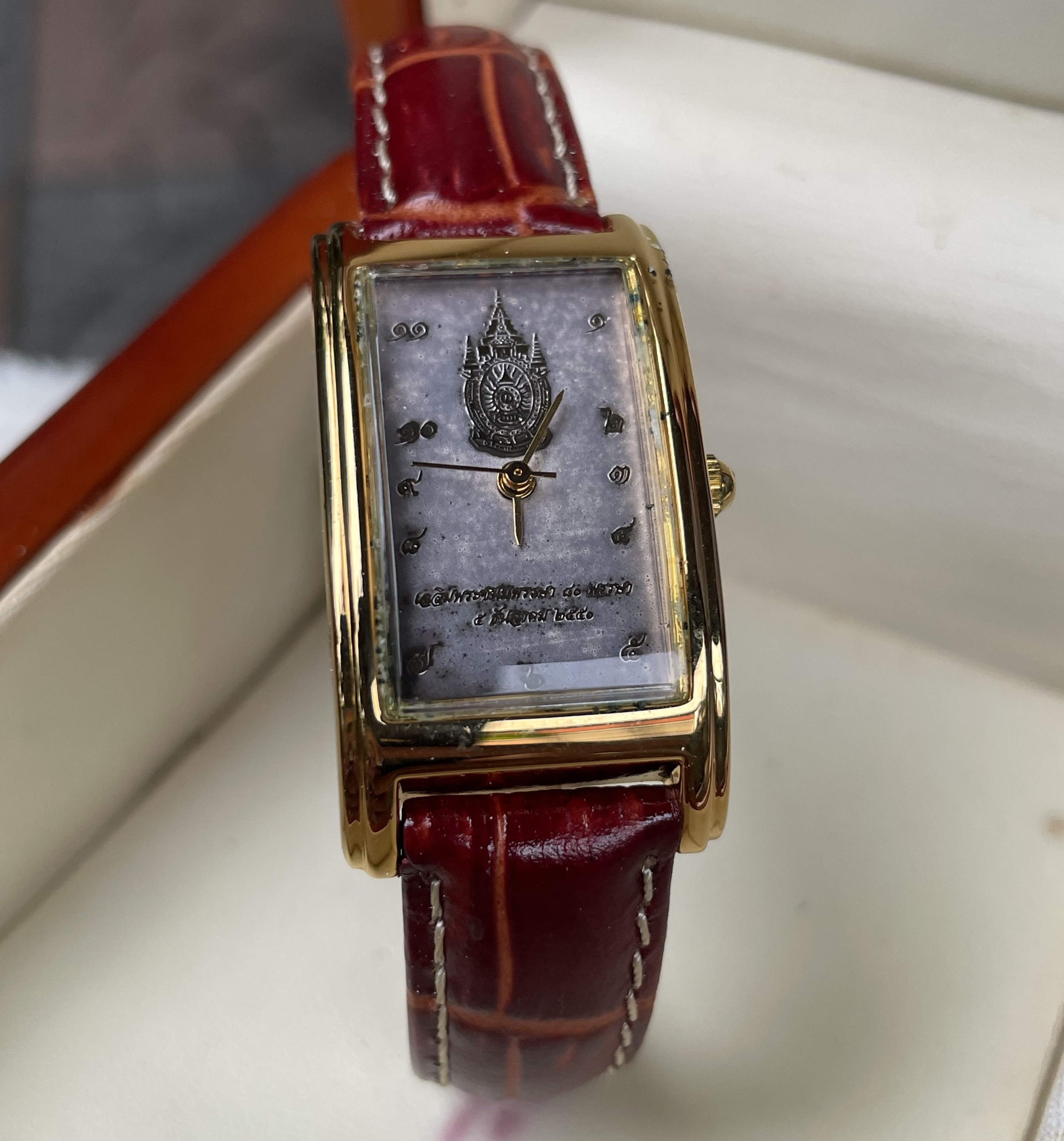 เก่าเก็บตามกาลเวลา ทรงคุณค่าแก่การสะสม Limited Edition นาฬิกาข้อมือเฉลิมพระเกียรติ ๘๐ พรรษา ปี 2554 ในหลวง รัชกาลที่ 9