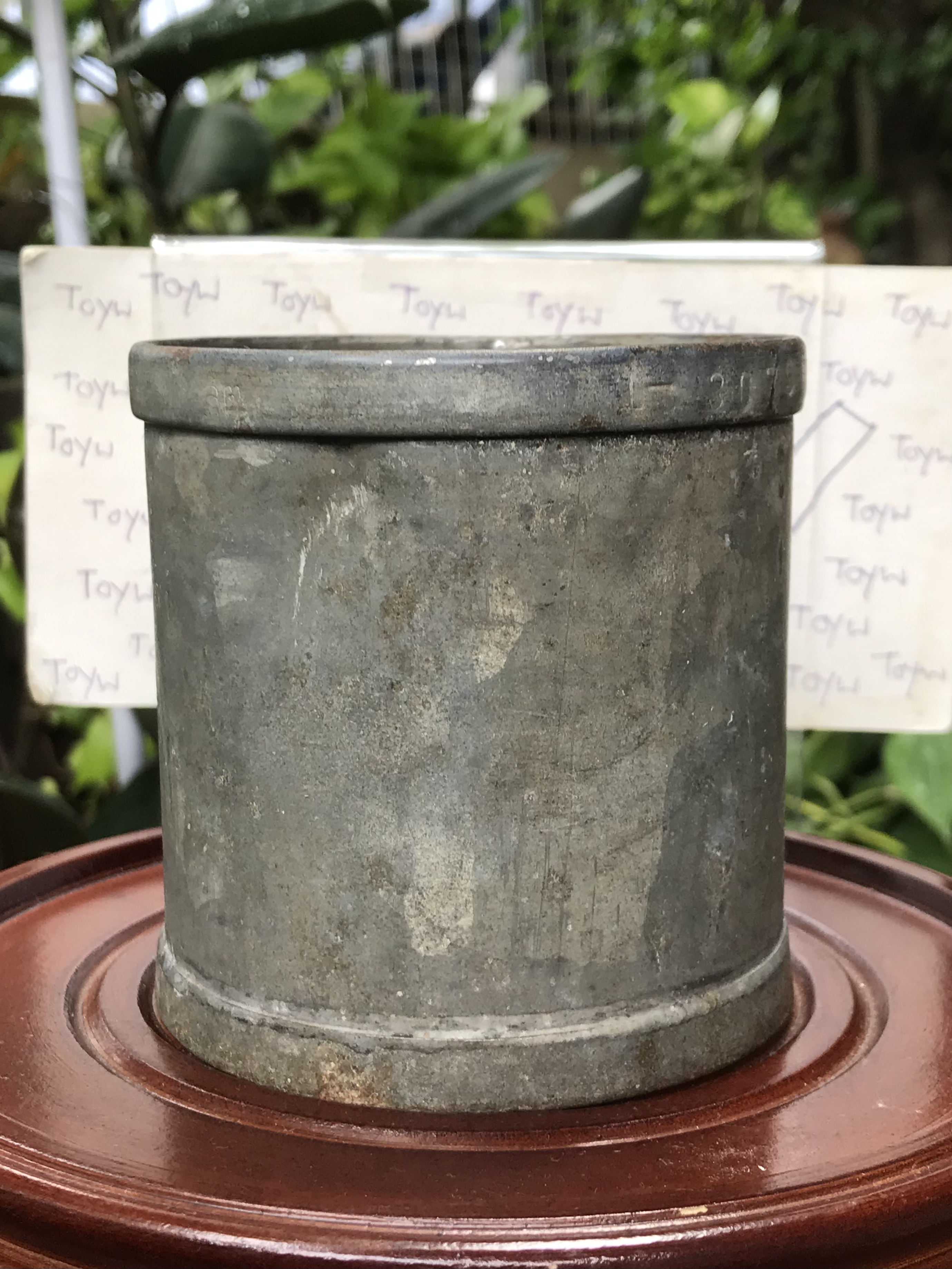 เริ่มต้น 690 บาท ของเก่าแท้ๆ ลิตรตวงข้าวสังกะสี ลิตรตวงข้าวโบราณ ขนาด 0.5 ลิตรและขนาด 1 ลิตร ตอกครุฑและเลขกำกับไม่ผุไม่รั่ว สำหรับนักสะสมแนววินเทจ แต่งบ้าน แต่งร้านกาแฟ แต่งร้านอาหาร แต่งร้านตัดผม หรืออื่นๆ