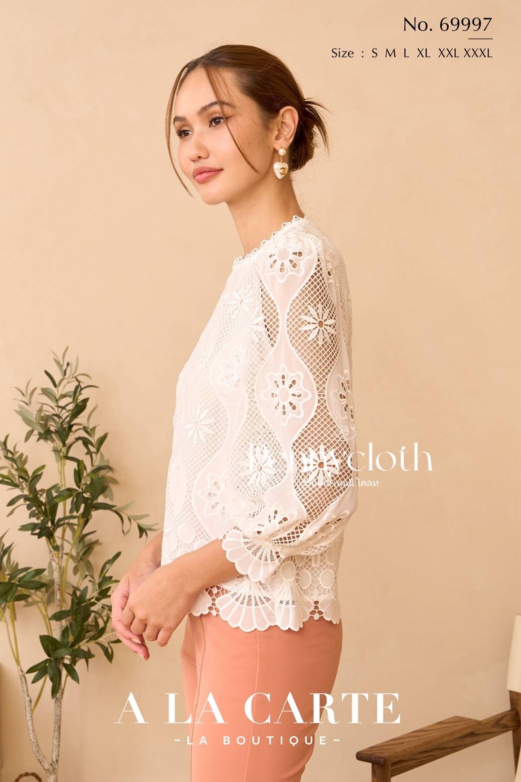 เสื้อ A La Carte รหัส 69997 ลูกไม้ชีฟอง ปักฉลุทอลูกไม้ใหม่ คอกลม แขน 4 ส่วน มีซับ สวยหรู