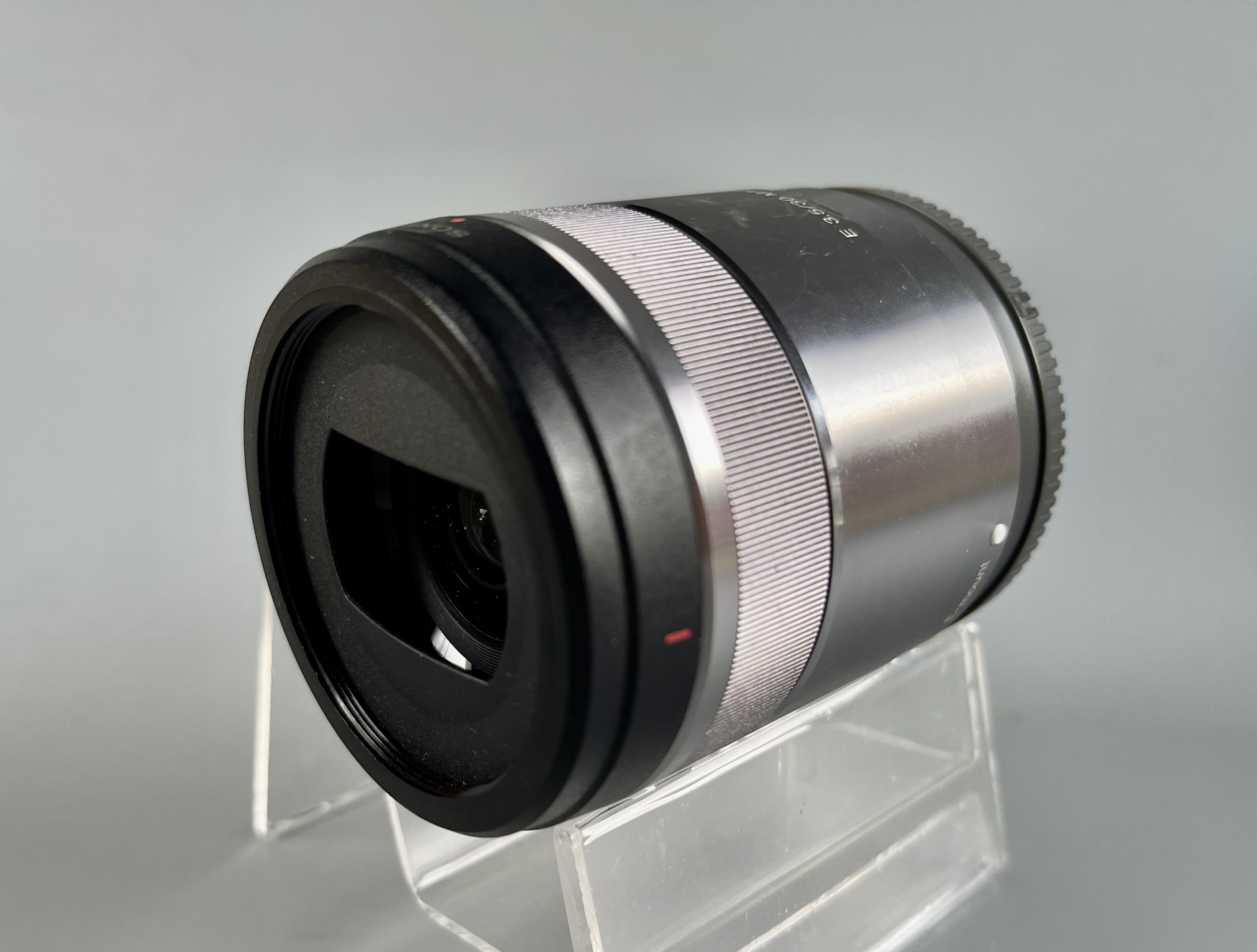 เลนส์ Sony E 30 มม. F3.5 มาโคร มองโลกอย่างใกล้ชิด