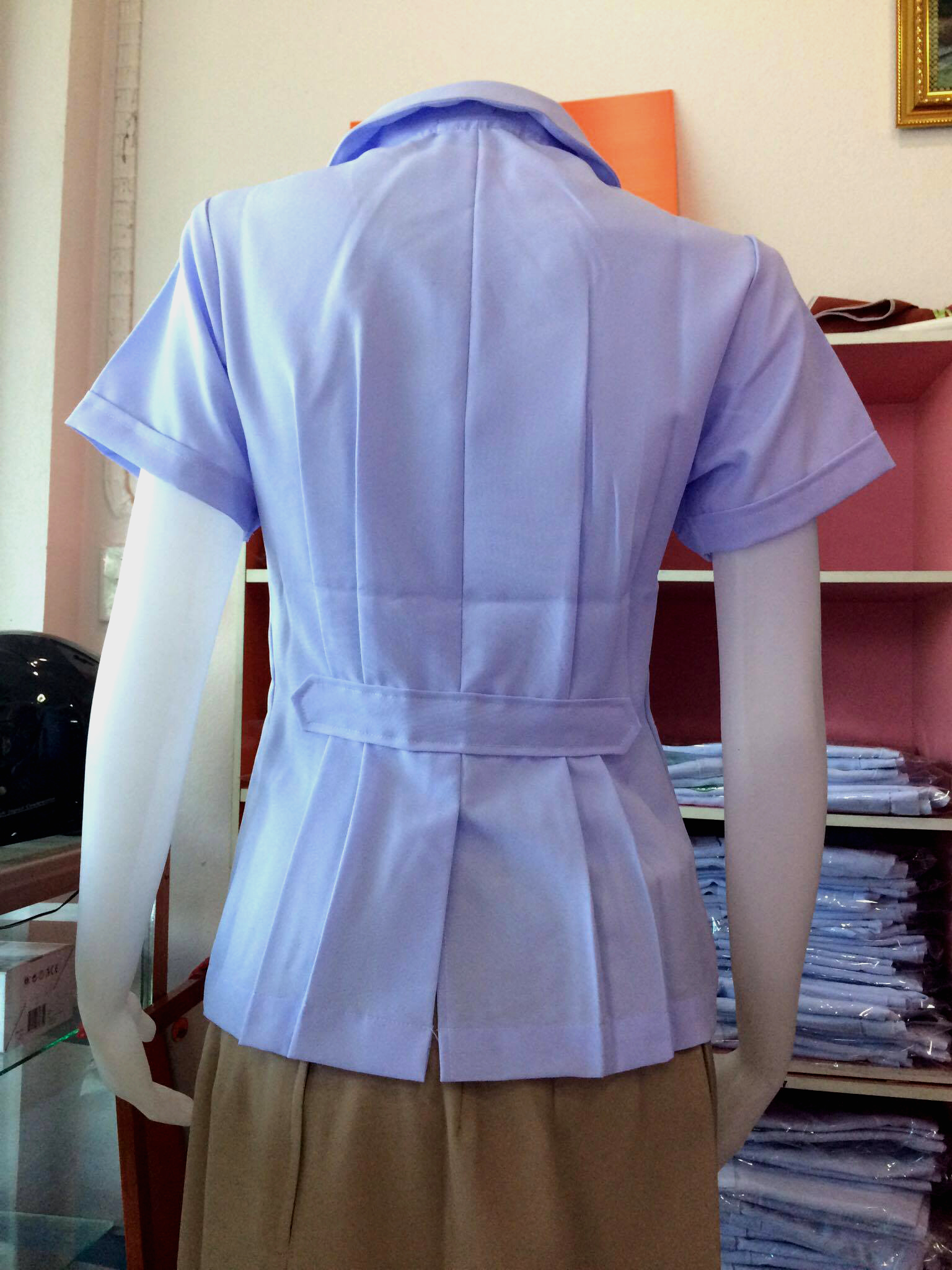 เสื้อกาวน์ขาวสีขาวโอโม่/ คอกลม ผ้าสเป็นเด็กซ์ปักกระทรวง ผู้หญิง