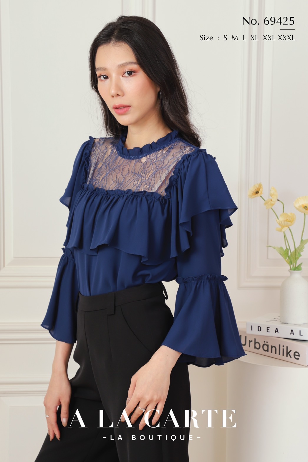 69425 เสื้อ A La Carte ชีฟองสีพื้นแขน 3 ส่วน ผ้าเนื้อเนียนนุ่ม ทิ้งตัว เย็นสบาย แต่งลูกไม้เนื้อนุ่มโปร่งช่วงอก แต่งระบาย และปลายแขน สีขาว S-L,2XL,3XL สีกรม S,L,3XL สีชมพู S,M