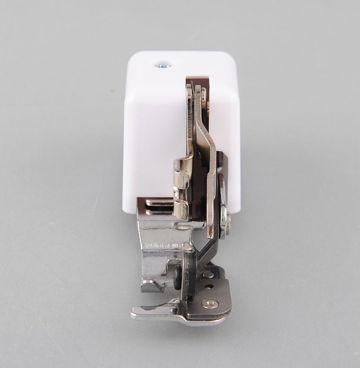 ตีนผีซิกแซก ตัดขอบผ้า