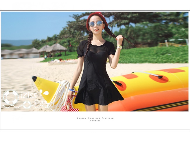 **พร้อมส่ง**บิกินี่ชุดว่ายน้ำวันพีซ one-piece สีดำ แขนตุ้กตา เล่นดีเทล sexy เล็กๆ ซีทรูช่วงเนินอกและแขน น่ารักไม่โป๊ สดใสรับลมทะเลสวยเหมือนแบบค่ะ