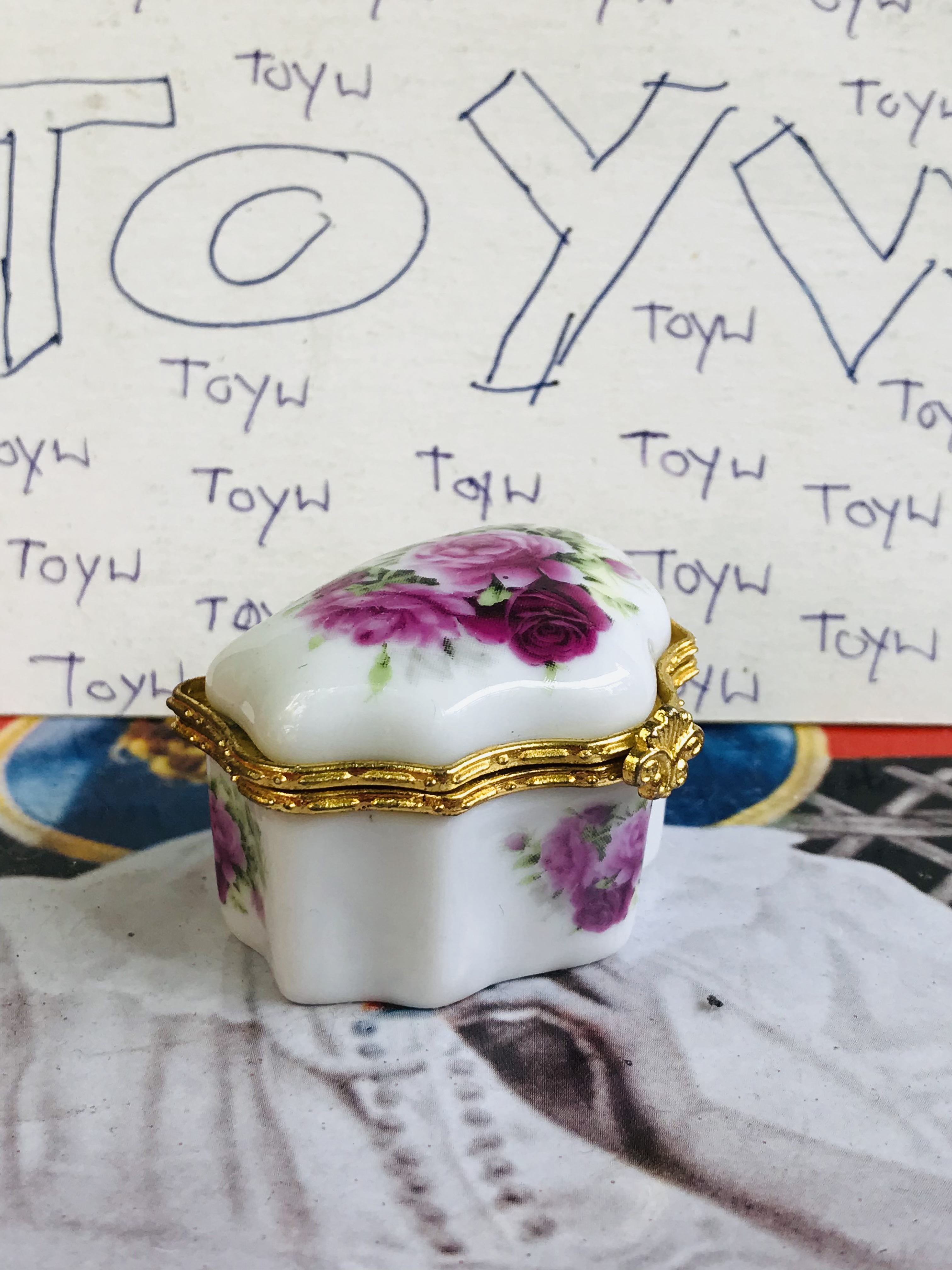 เริ่มต้น 120 บาท เก็บเก่า งานวินเทจตลับเซรามิค คละแบบคละลายคละขนาด ใส่ของใส่ยา ใ่ส่เครื่องประดับชิ้นเล็กๆ และของรักษ์อื่นๆ