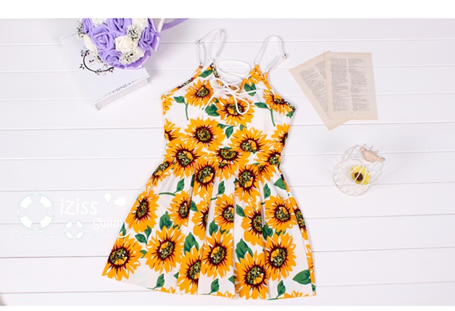 ***พรีออเดอร์***บิกินี่ชุดว่ายน้ำวันพีซ one-piece สีขาวเหลืองพิมพ์ลายดอกทานตะวัน เล่นดีเทล sexy เล็กๆ ช่วงร้อยเชือกสลับผูกเป็นโบว์ น่ารักไม่โป๊ สดใสรับลมทะเลสวยเหมือนแบบค่ะ