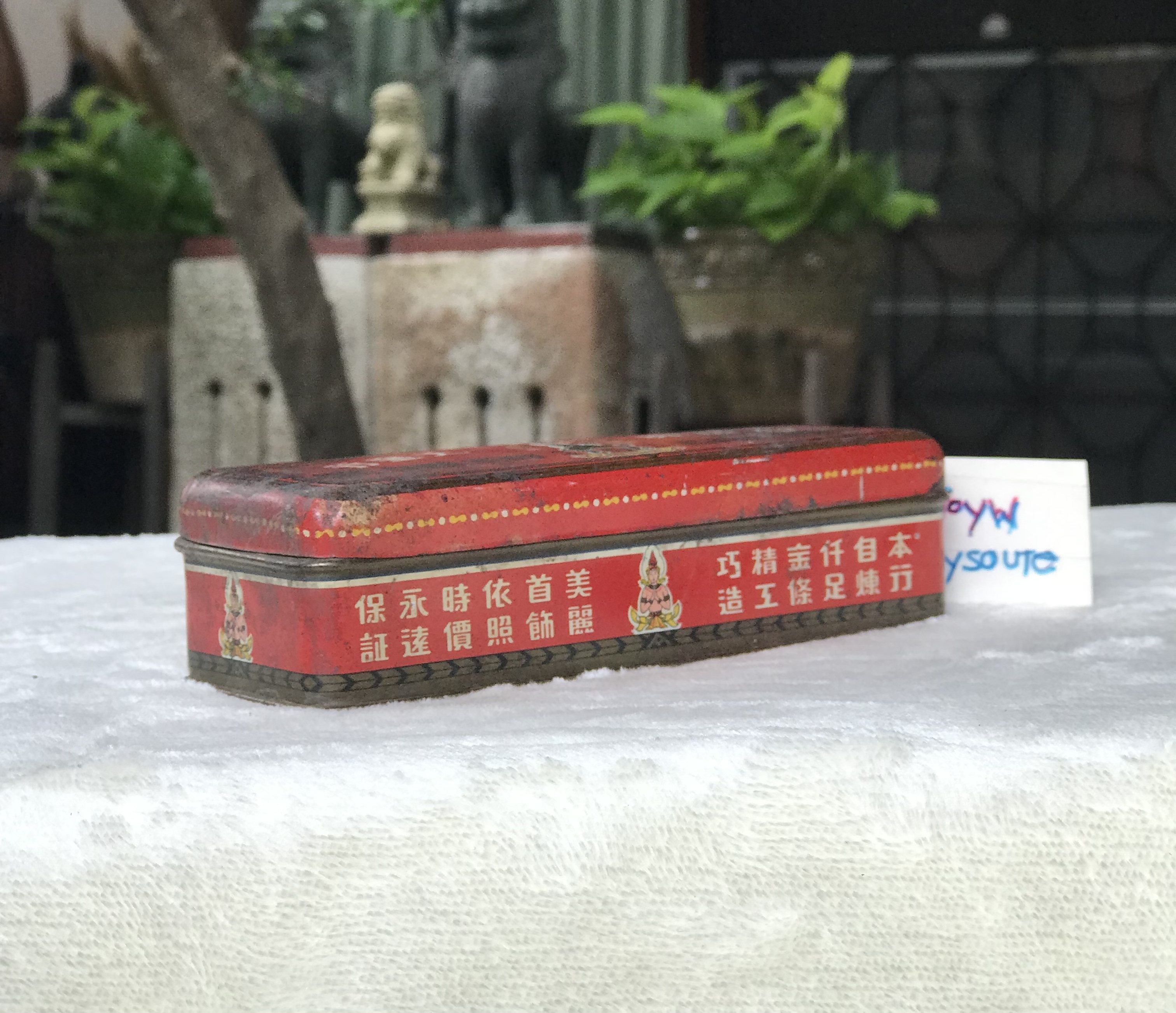 กล่องสังกะสีใส่ทอง ใส่เครื่องประดับ สมัยพระนคร ห้างค้าทองฮั่วเซ่งเฮง ขนาดกว้าง 2 นิ้ว ยาว 6 นิ้ว สูง 1.5 นิ้ว