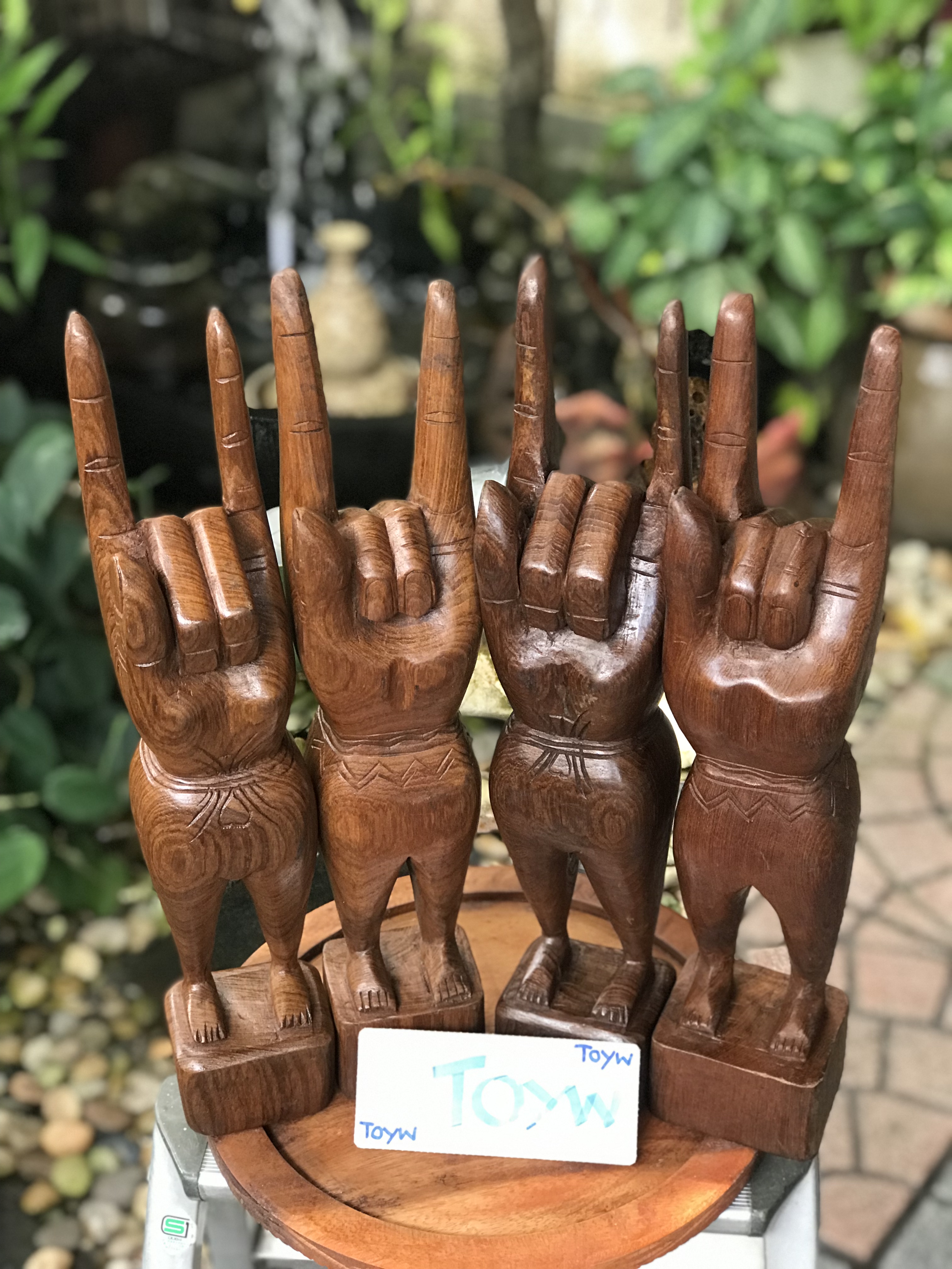 คู่ละ 990 บาท handcraft - Teak Wood ไม้สักชิ้นเดียวแกะสลัก I ❤️ U ตั้งโชว์ ตกแต่งบ้าน แต่งร้าน ตามสไตล์ของคุณ ขนาดกว้าง 3.5 นิ้ว สูง 17 นิ้ว