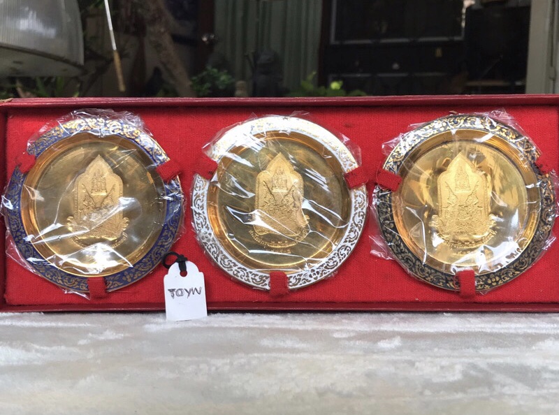 เก่าเก็บกว่า 40 ปี ราคาต่อขุด Antique Brass Show Plate จานโชว์/ที่รองแก้ว ทองเหลืองลงยา สมโภชกรุงฯ 200 ปี ปี พ.ศ. 2525