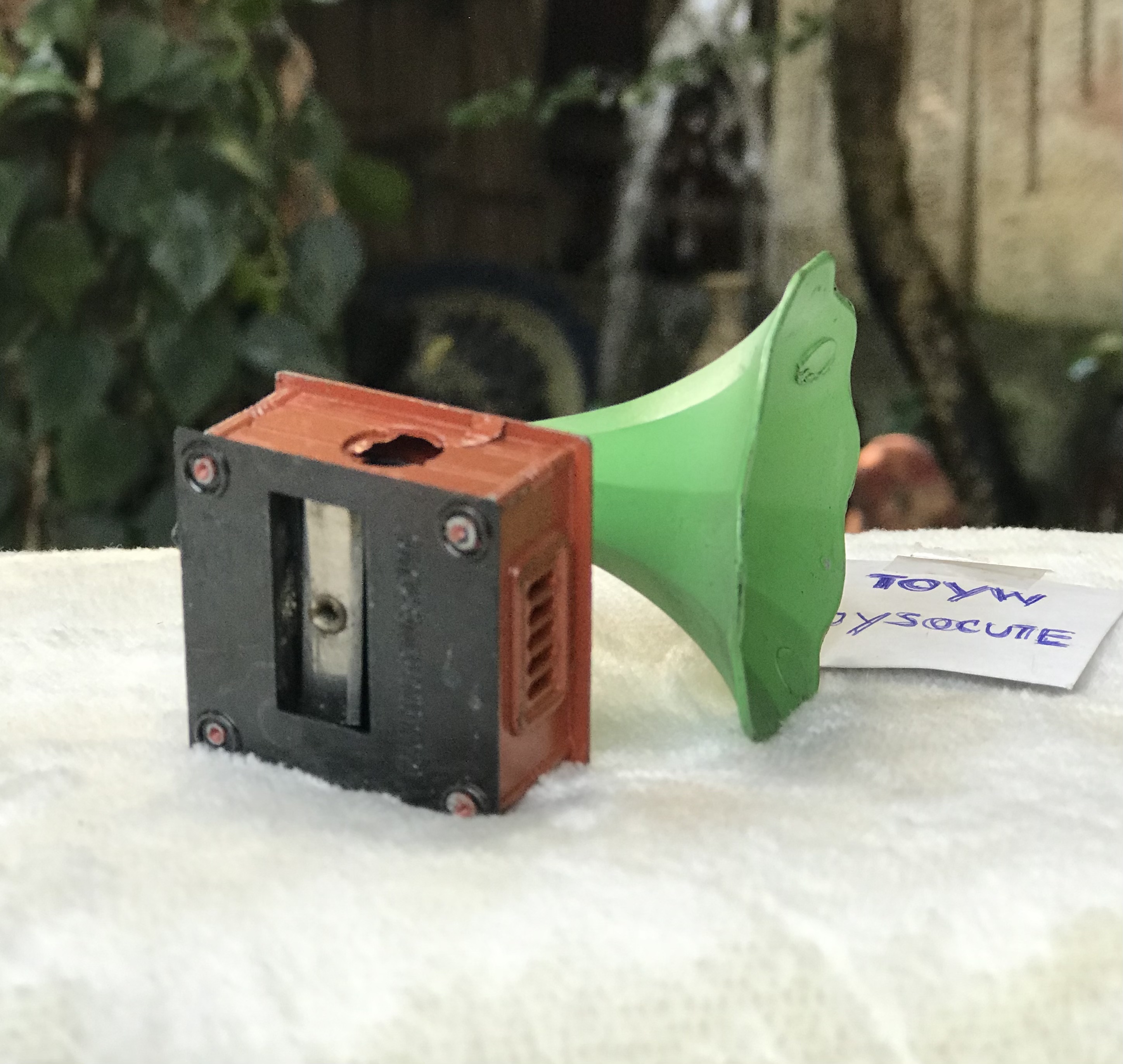 Antique Pencil Sharpener - Hong Kong กบเหลาดินสอเหล็กวินเทจ กบเหลาดินสอโบราณ สเตชันเนอรี Retro รูปทรงลูกโลก เครื่องเล่นแผ่นเสียง,เก็บสะสม ตั้งโชว์ แต่งบ้าน แต่งร้านสวยๆ