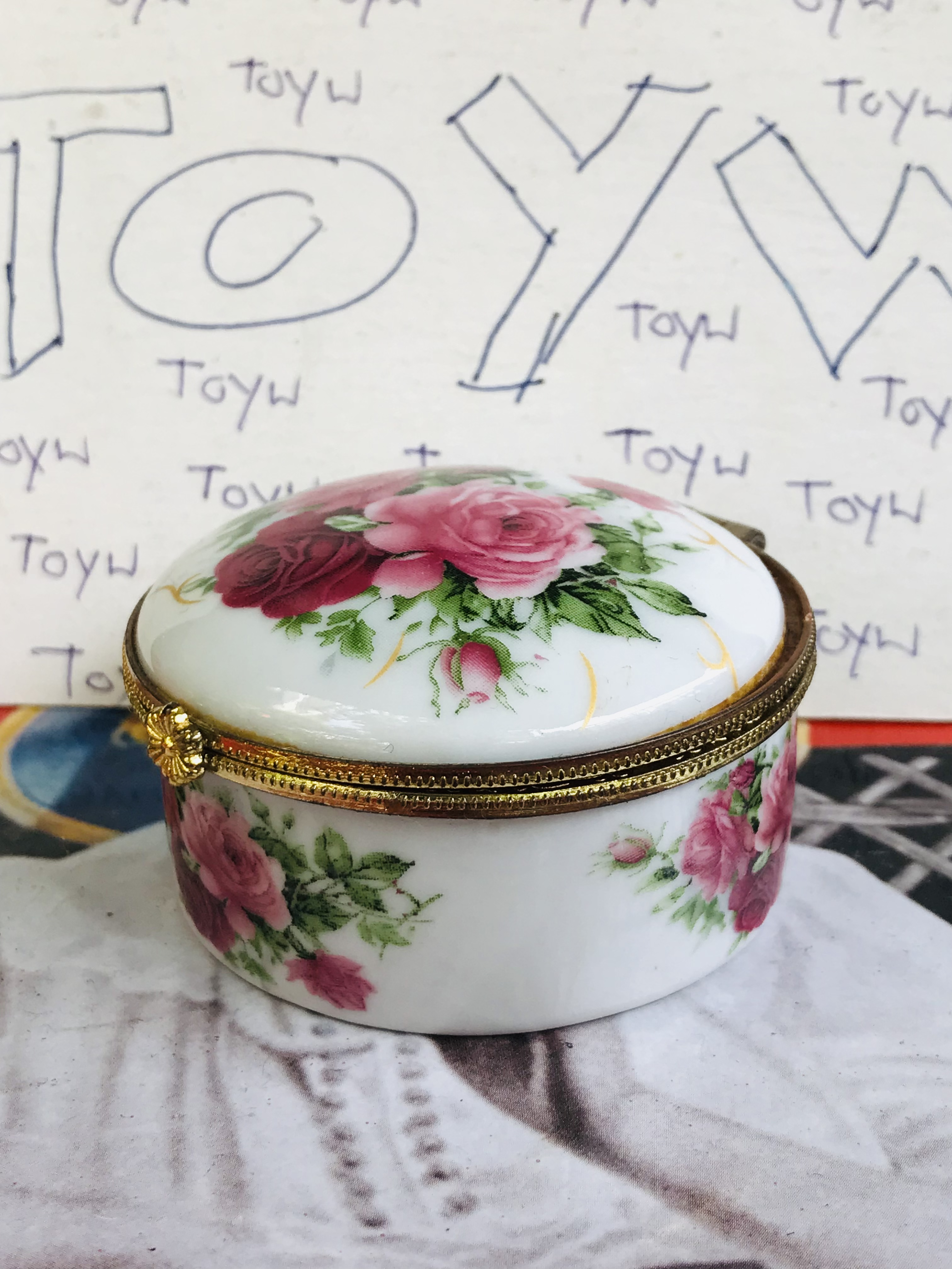 เริ่มต้น 120 บาท เก็บเก่า งานวินเทจตลับเซรามิค คละแบบคละลายคละขนาด ใส่ของใส่ยา ใ่ส่เครื่องประดับชิ้นเล็กๆ และของรักษ์อื่นๆ