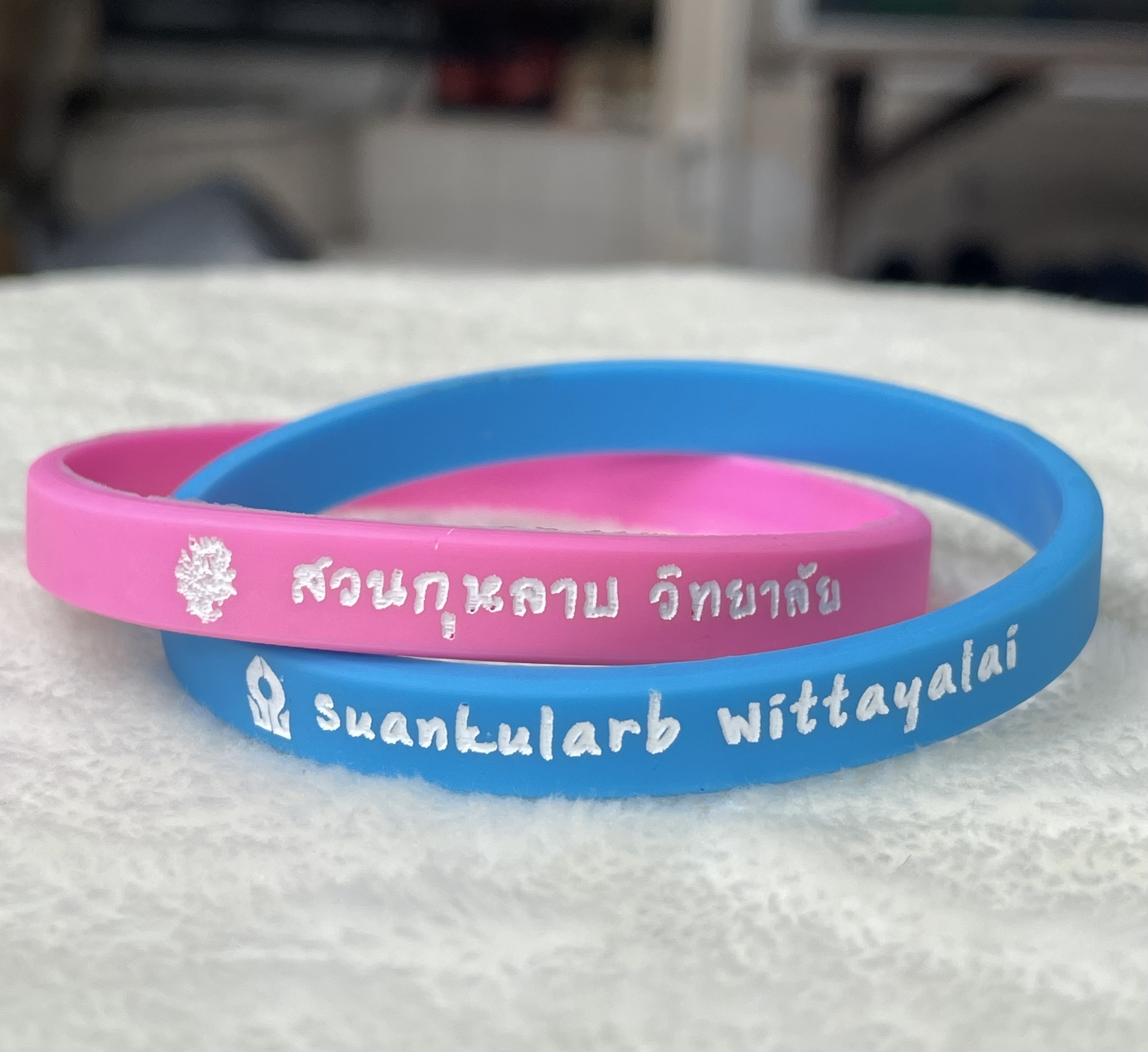 Wristband ริชแบรนด์ สายรัดข้อมือแบบไขว้สองเส้นชมพูฟ้า โรงเรียนสวนกุหลาบวิทยาลัย Suankularb Wittayalai