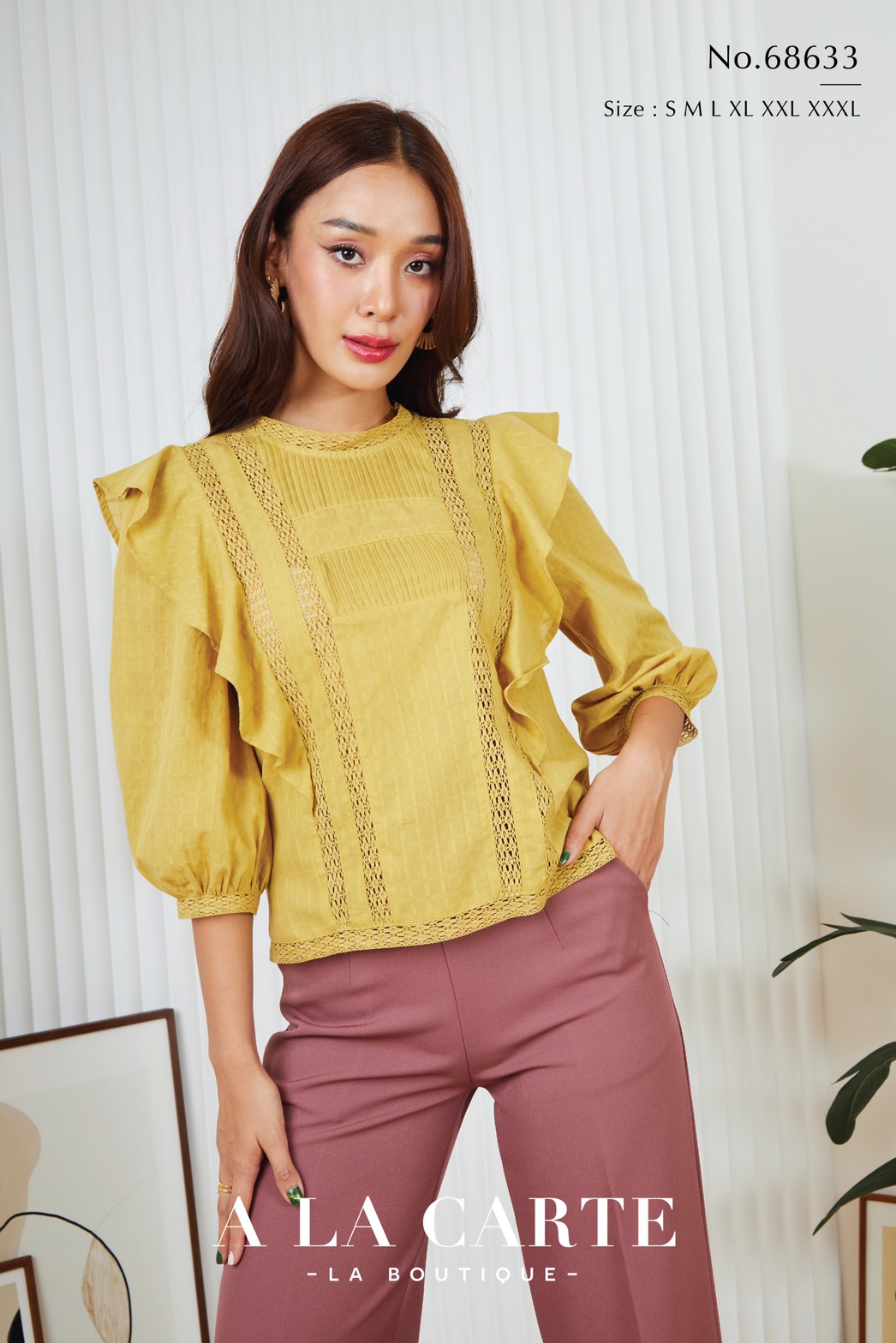 68633 เสื้อ A La Carte ผ้าคอตตอนแขน 3 ส่วน เนื้อนุ่มใส่สบาย ไม่มีซับ ตีเกล็ดที่หน้าอก ใส่ทริมลูกไม้แทรก ทรงแขนพองรูดระบาย 🌸สีขาว M-XL เหลือง L,2XL ชมพู L,2XL