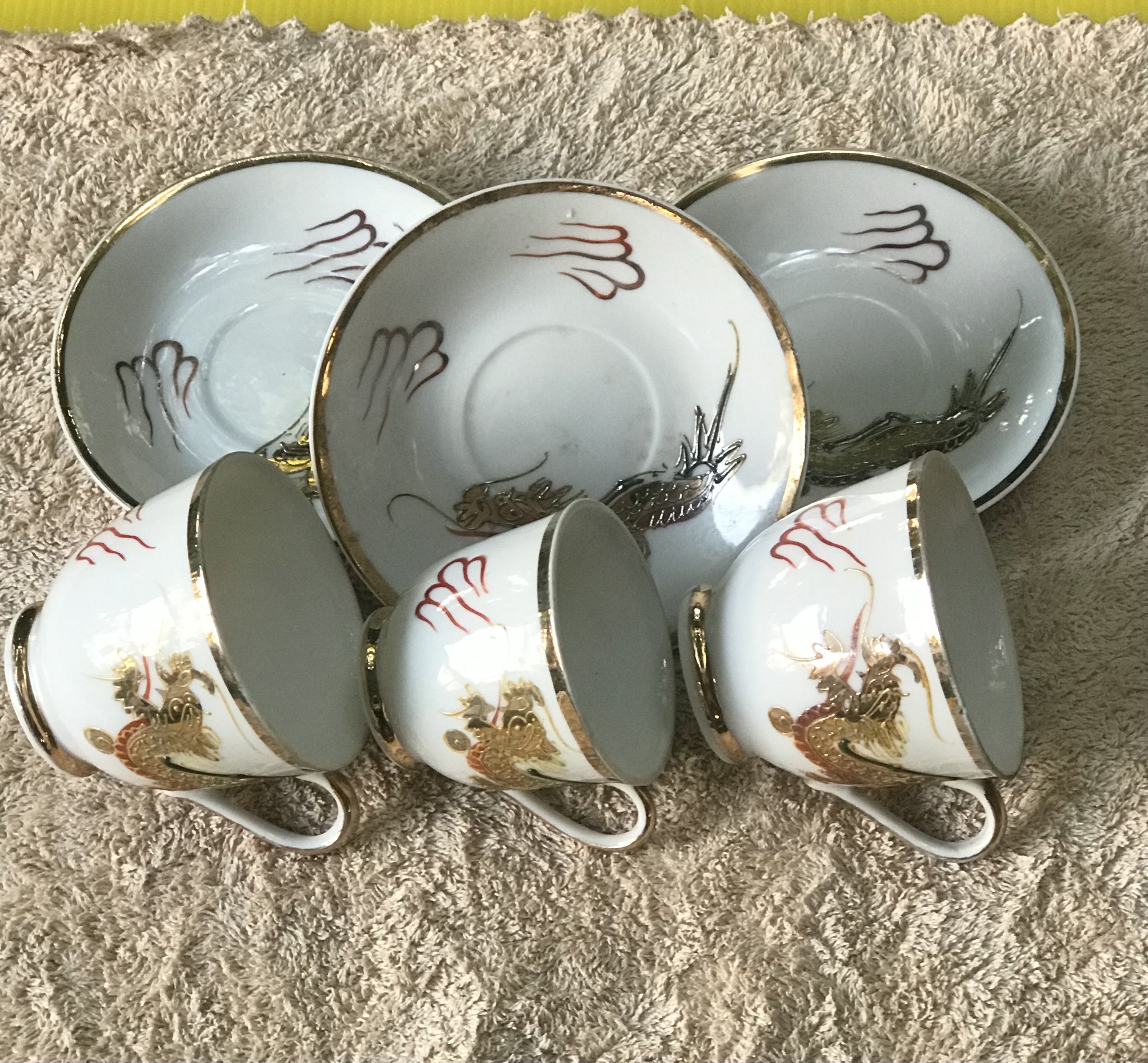 3 ชุด งานเก่า ชุดถ้วยน้ำชาพร้อมจานรอง เนื้อกังใสโปร่งแสง มังกรทอง/ Vintage Hand Painted Tea Cup Set JAPAN Golden Dragon