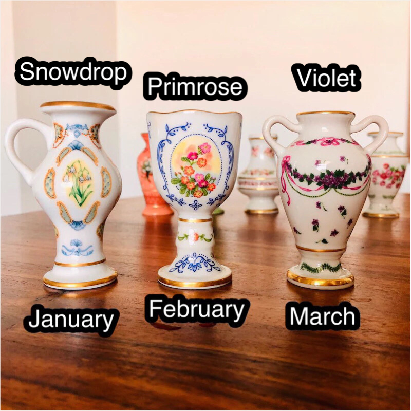 ชุดแจกัน 12 เดือน เนื้อกระเบื้อง ลายดอกไม้วาดมือ แตกต่างในแต่ละเดือน Vtg 1982 Franklin Porcelain Miniature Vases Jan-Dec