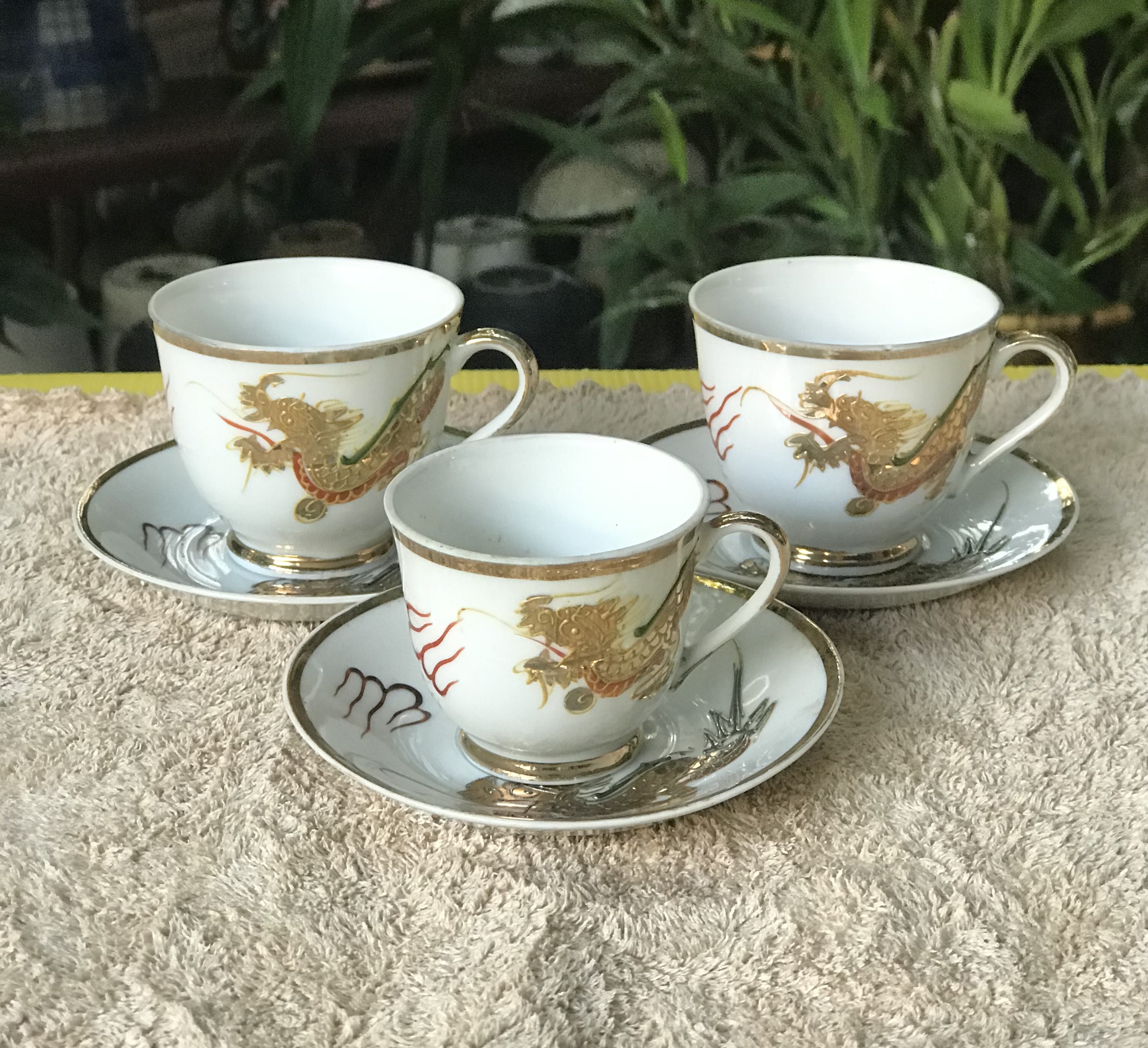 3 ชุด งานเก่า ชุดถ้วยน้ำชาพร้อมจานรอง เนื้อกังใสโปร่งแสง มังกรทอง/ Vintage Hand Painted Tea Cup Set JAPAN Golden Dragon