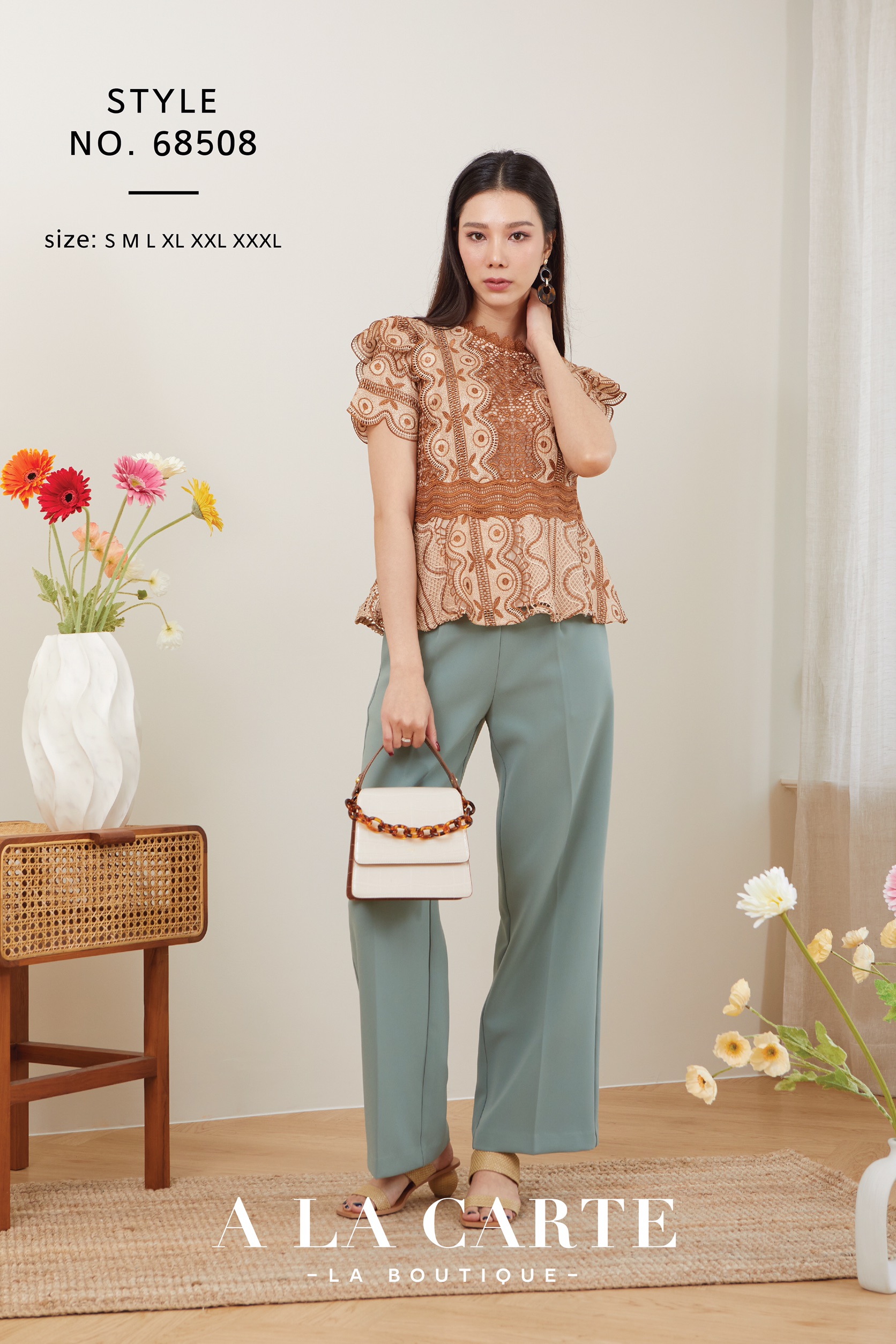 68508 เสื้อลูกไม้แขนสั้น ใส่ออกงาน ลูกไม้ทอลาย two-tone ลายลูกไม้เนื้อนุ่มย ซับผ้าชีฟองสีครีม ช่วงเอวตัดต่อเข้ารูปเชื่อมด้วยลูกไม้ ต่อระบาย มีซิปหลัง สีครีม L สีฟ้า S,3XL สีแดง M