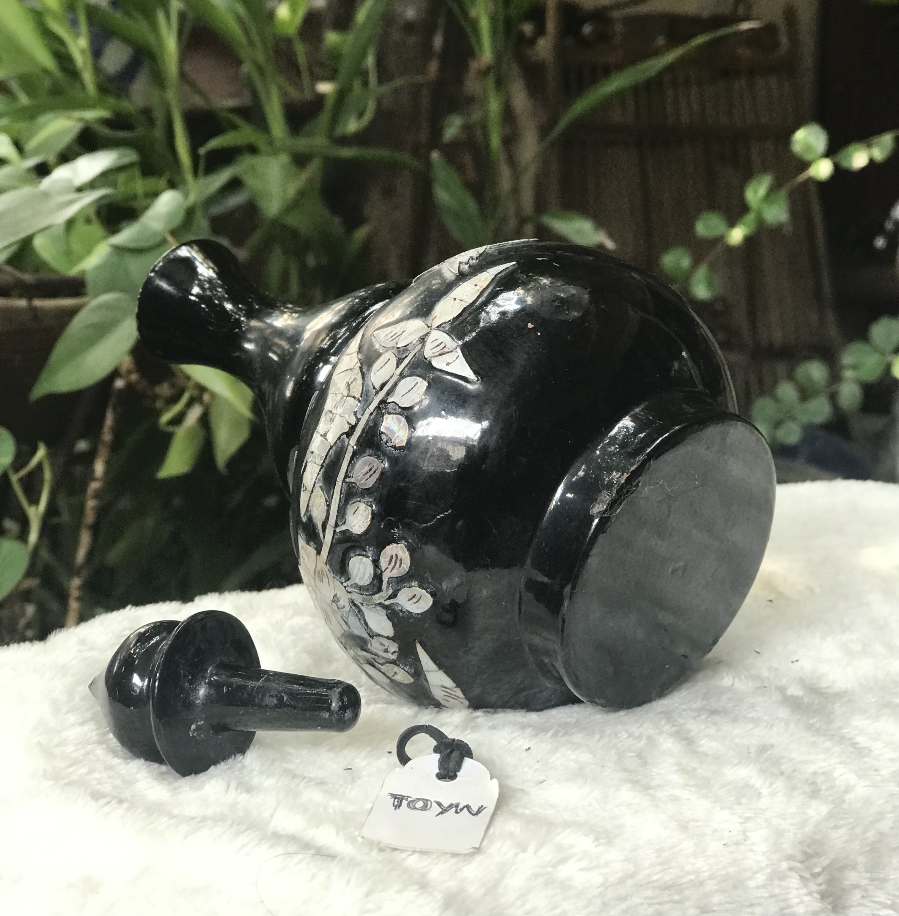 ￼Antique น้ำต้นไม้ฝังมุก คนโทน้ำ ประยุกต์ลวดลายจีน ตัดมุกฝังลงในเนื้อไม้(ดัดแปลงเป็นที่กรวดน้ำ หรือแจกันดอกไม้ได้)