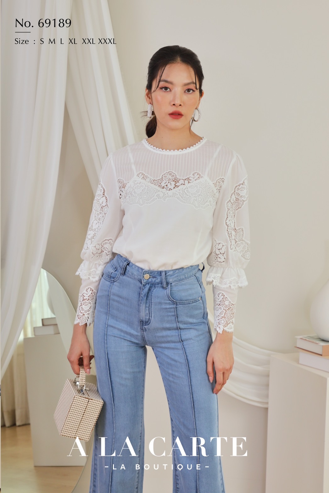 69189 A la carte เสื้อคอตตอนซิลค์ งานทอฉลุหน้าหลังค่ะ มีซับใน เลาะช่วงอกต่อจากการตีเกล็ด แขนเสื้อต่อขอบแขนมีซิป งานปักไม่มีรอยต่อ สีขาว M,L,3XL สีฟ้า S-XL,3XL สีดำ S-XL สีปูน S-XL