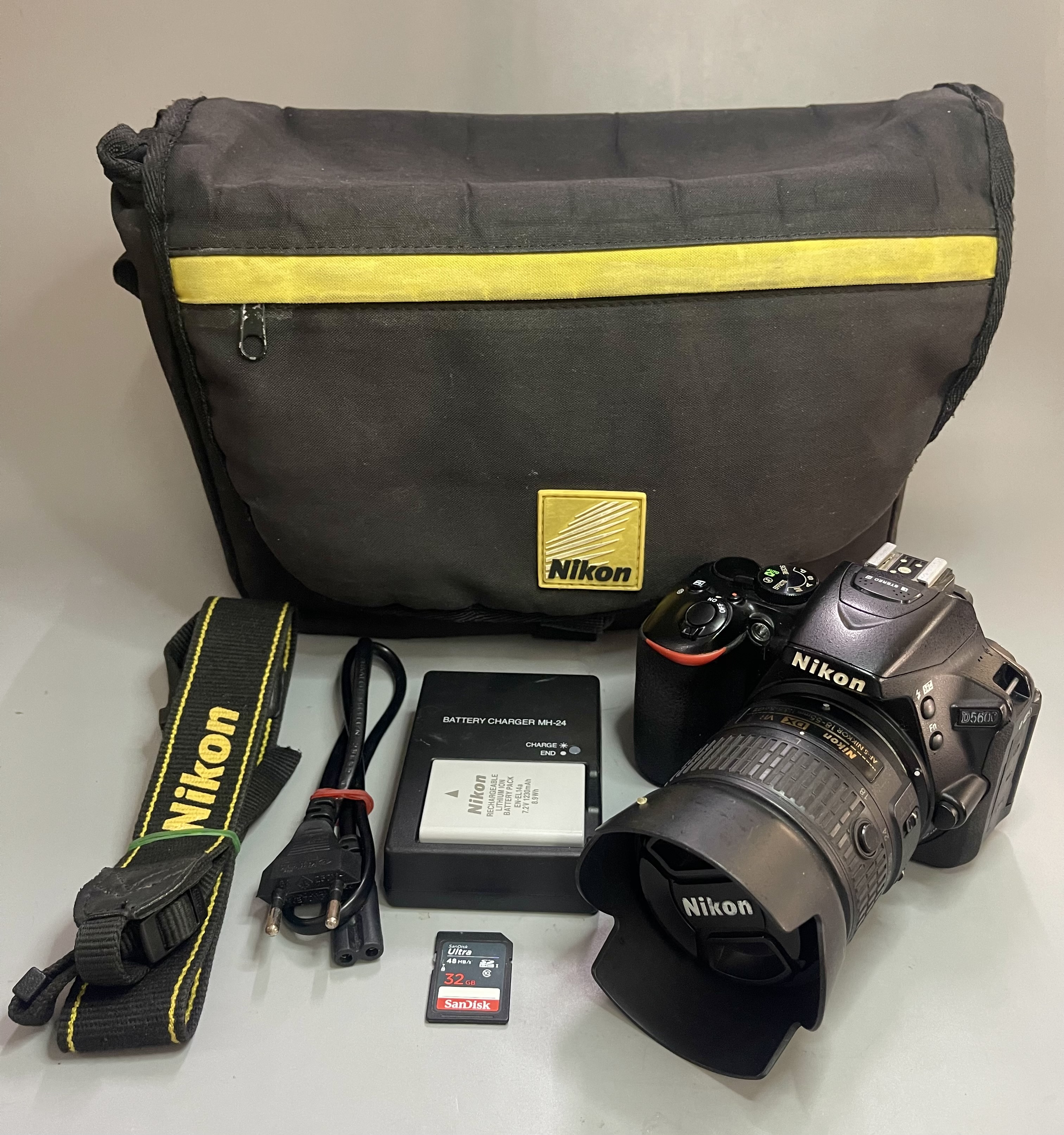 ขาย Nikon D5600 + Lens AF-S DX 18-55mm VR f3.5-5.6 G II Wifi ทัชสกรีน เครื่องสวยเมนูไทย คุ้มเกินราคา