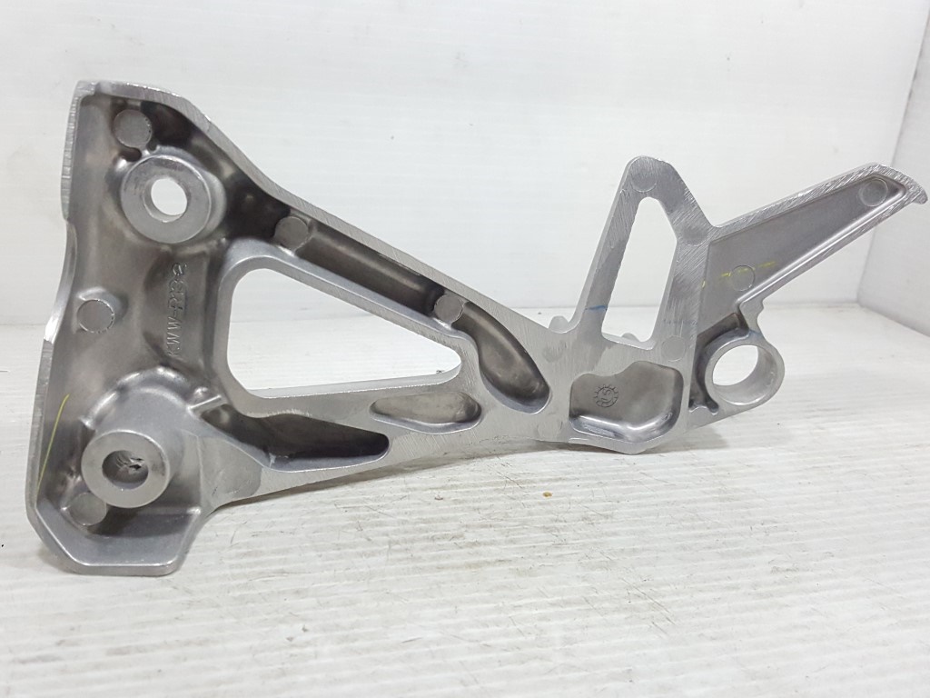 (wave 110 i) ชุดขายึดพักเท้าหลัง Honda Wave 110 i แท้