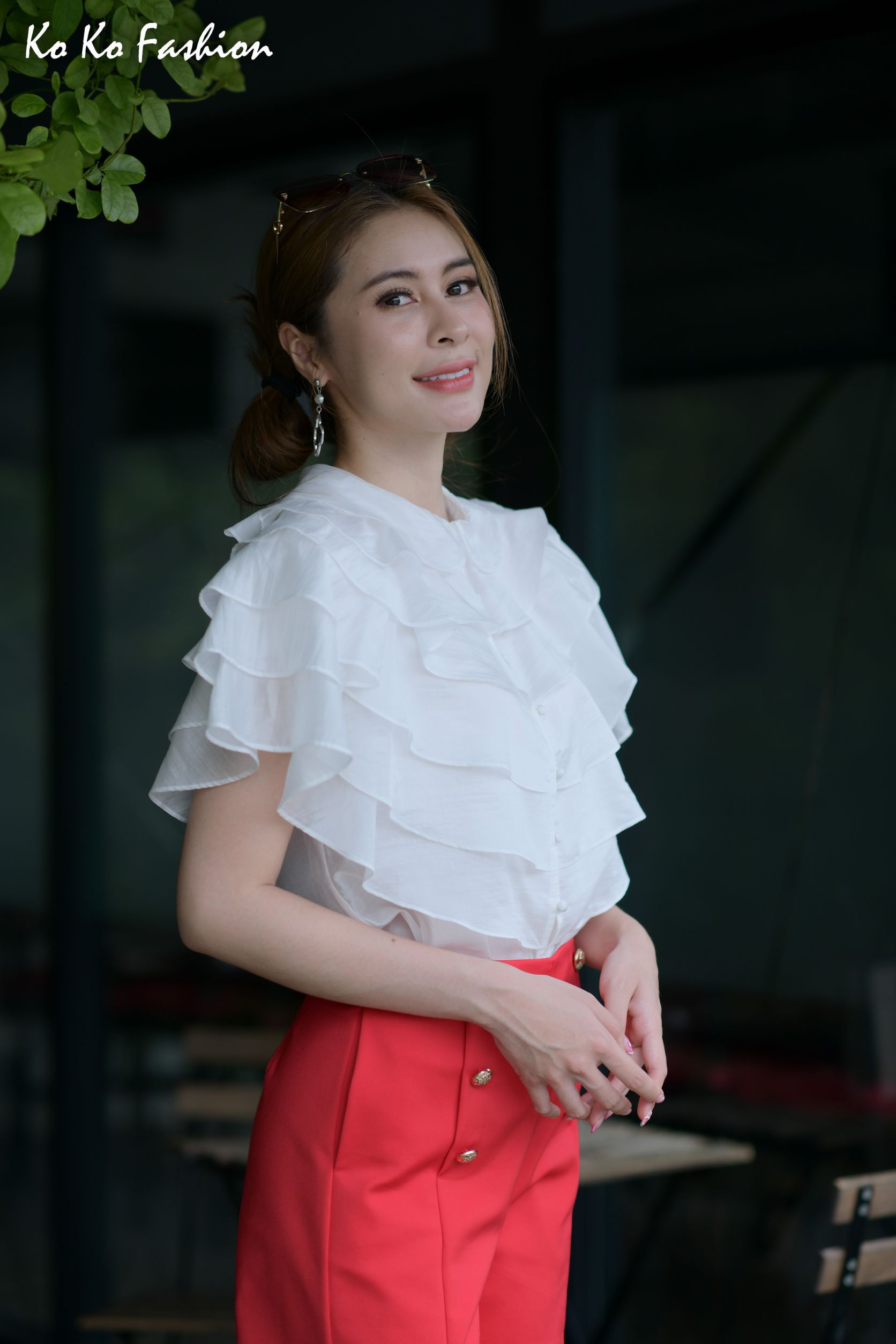 22025 เสื้อ KOKO FASHION ผ้าซิลด์มีระบายเป็นชั้นๆ กระดุมผ่าหน้า ผ้าเนื้อดี ใส่สบาย ใส่ออกงานคู่กับซิ่น ใส่ทำงานคู่กับกางเกง กระโปรง ใส่ได้ทุกโอกาส ค่ะ สีน้ำเงิน S,M