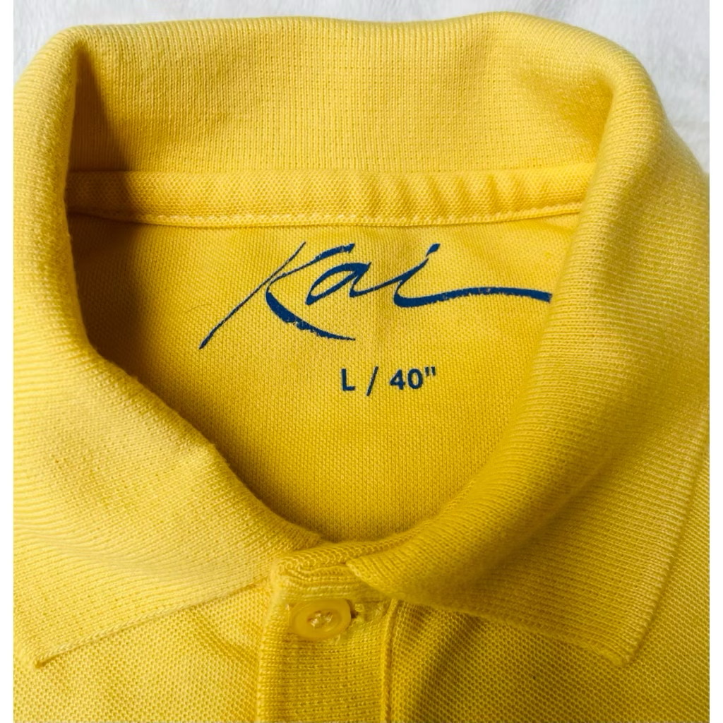 ส่งต่อ เสื้อยืดโปโลสีเหลือง ลายทรงพระเจริญ by Kai /คอปก ปลายแขนจั๊ม ชายผ่าข้าง Size L รอบอก 38-40 นิ้ว