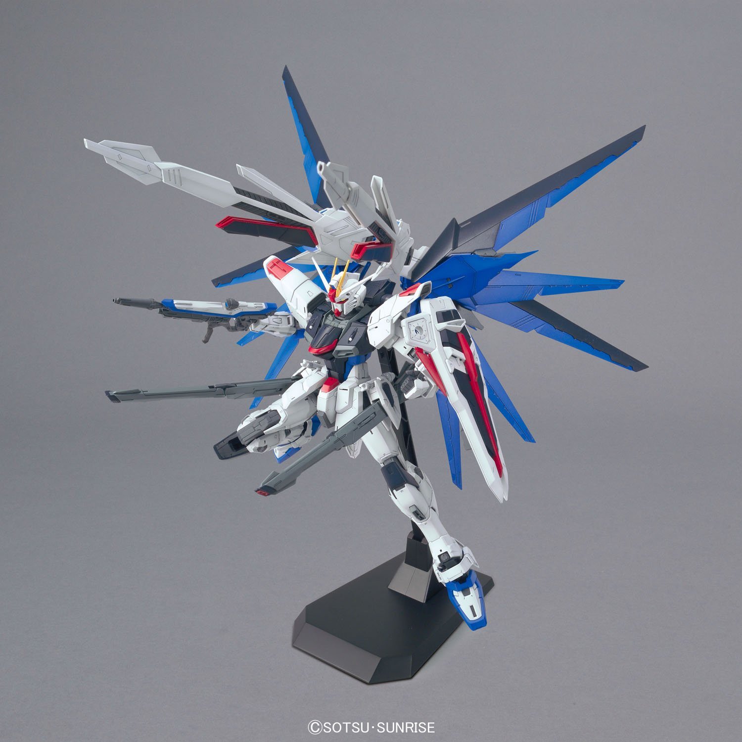 MG 1/100 ZGMF-X10A Freedom Gundam Ver. 2.0