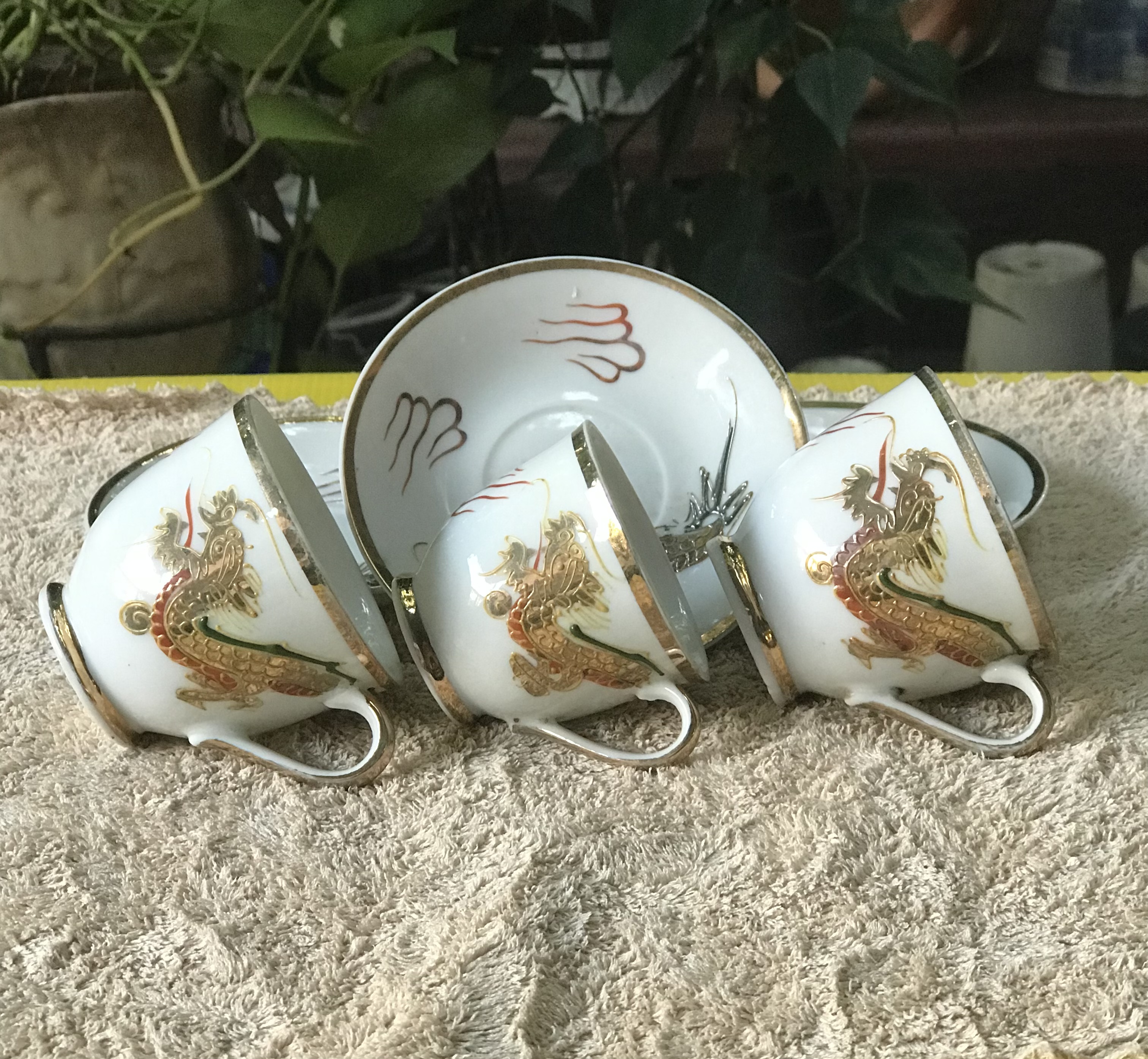 3 ชุด งานเก่า ชุดถ้วยน้ำชาพร้อมจานรอง เนื้อกังใสโปร่งแสง มังกรทอง/ Vintage Hand Painted Tea Cup Set JAPAN Golden Dragon