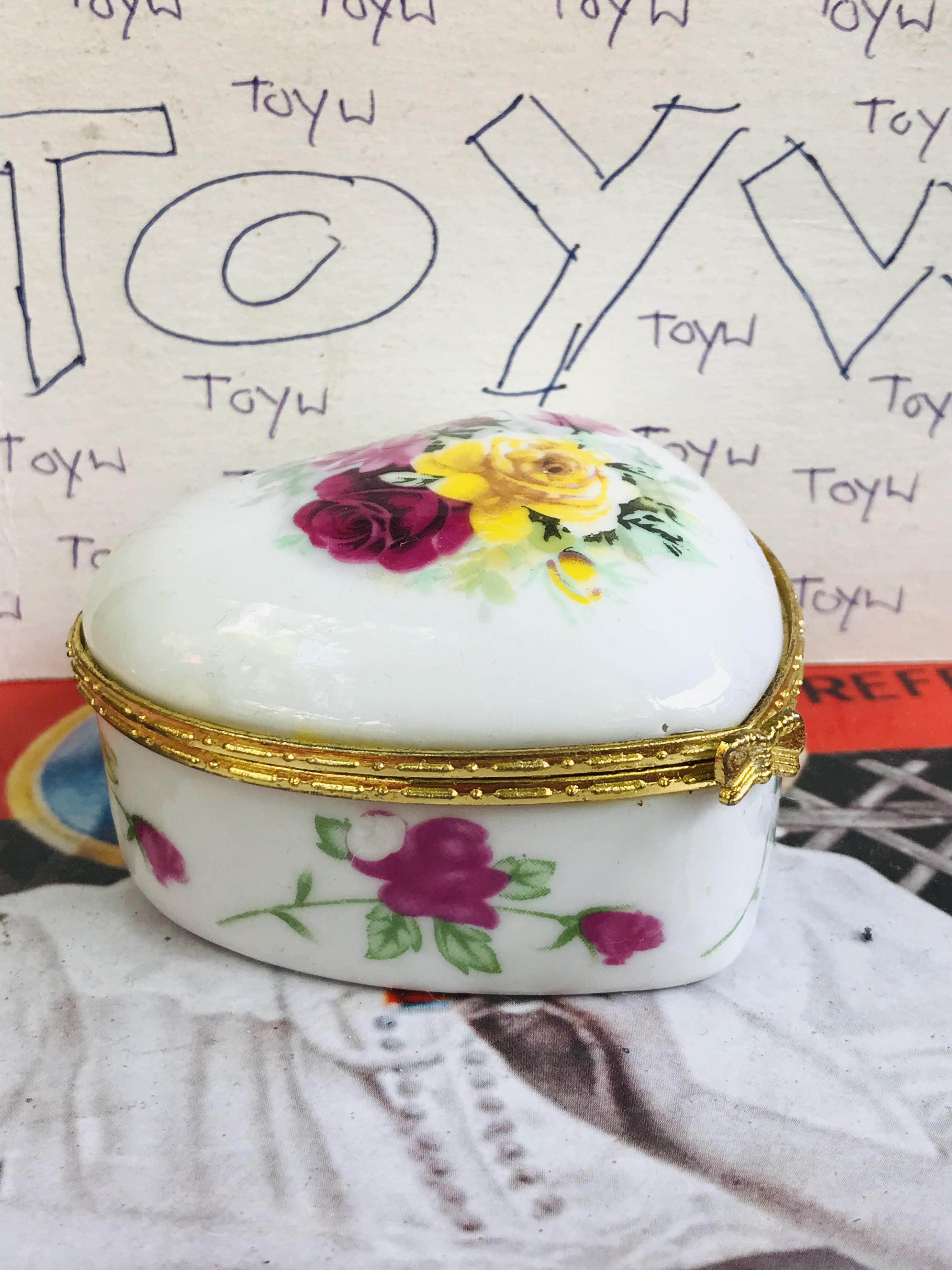 เริ่มต้น 120 บาท เก็บเก่า งานวินเทจตลับเซรามิค คละแบบคละลายคละขนาด ใส่ของใส่ยา ใ่ส่เครื่องประดับชิ้นเล็กๆ และของรักษ์อื่นๆ