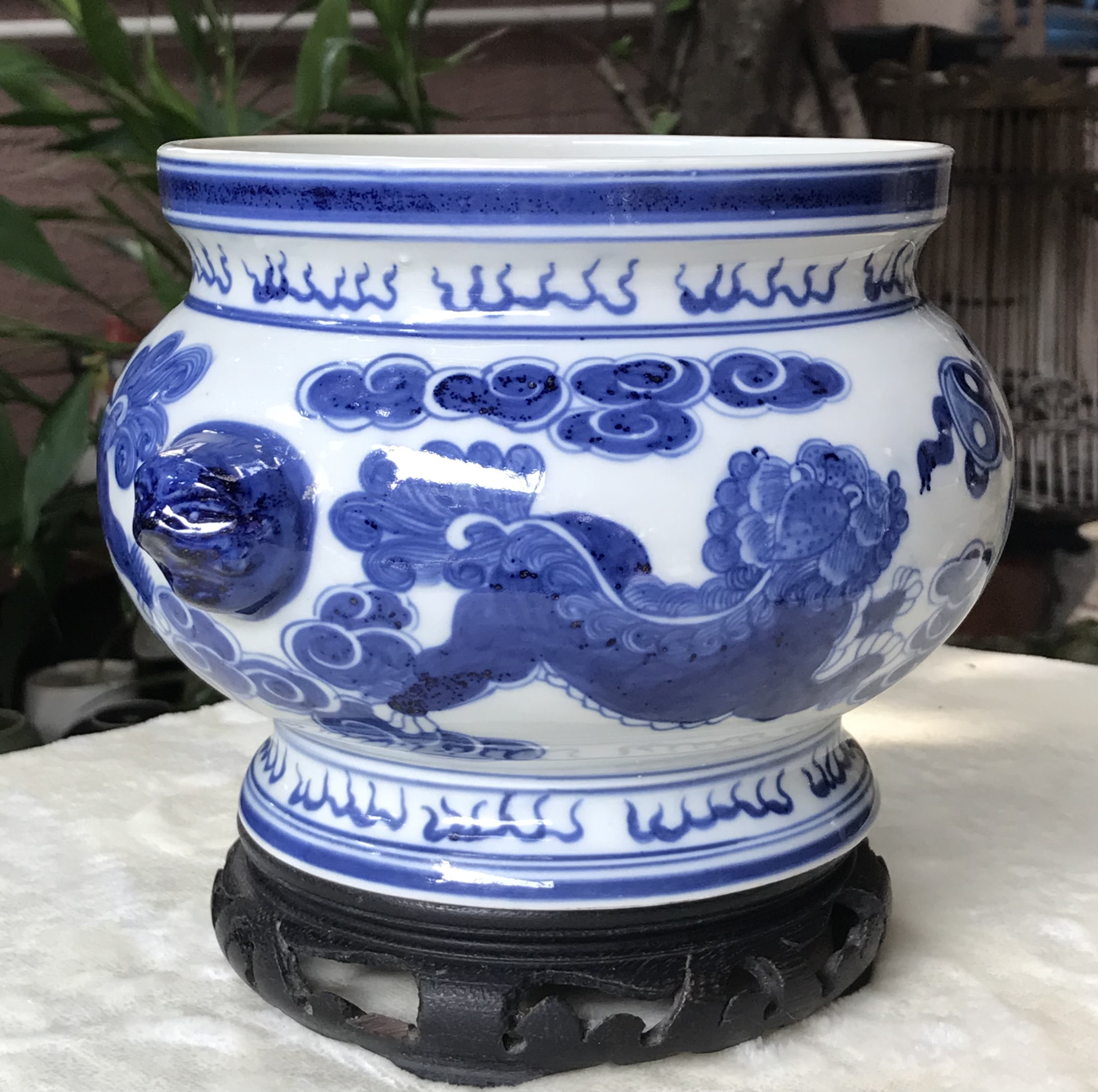 ไม่รวมกี๋ โถ/กระโถน กระเบื้องน้ำเงินขาว เขียนลายสิงโต Blue And White Chinese Porcelain