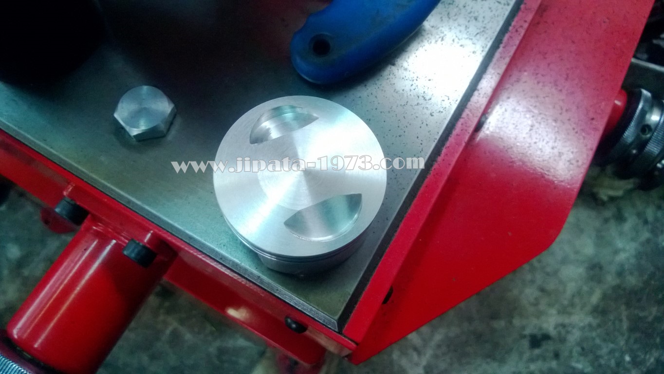 งานตีปลอกสูบลูกโตและทำวาล์วแต่ง