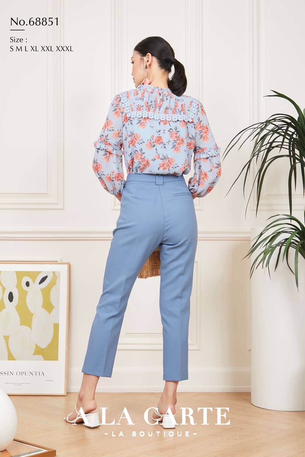 68851 🌸 A La Carte 🌸เสื้อชีฟองพิมพ์ลายดอกกุหลาบ ตีเกล็ดวางสลับแนวนอนแนวตั้ง ตัดต่อใส่เชิงทริมลายดอก แขนตัดต่อและเชื่อมด้วยการตีเกล็ดมีระบาย ทรงพองออกสวย สีดำ S,M,XL-3XL ฟ้า S ชมพู S