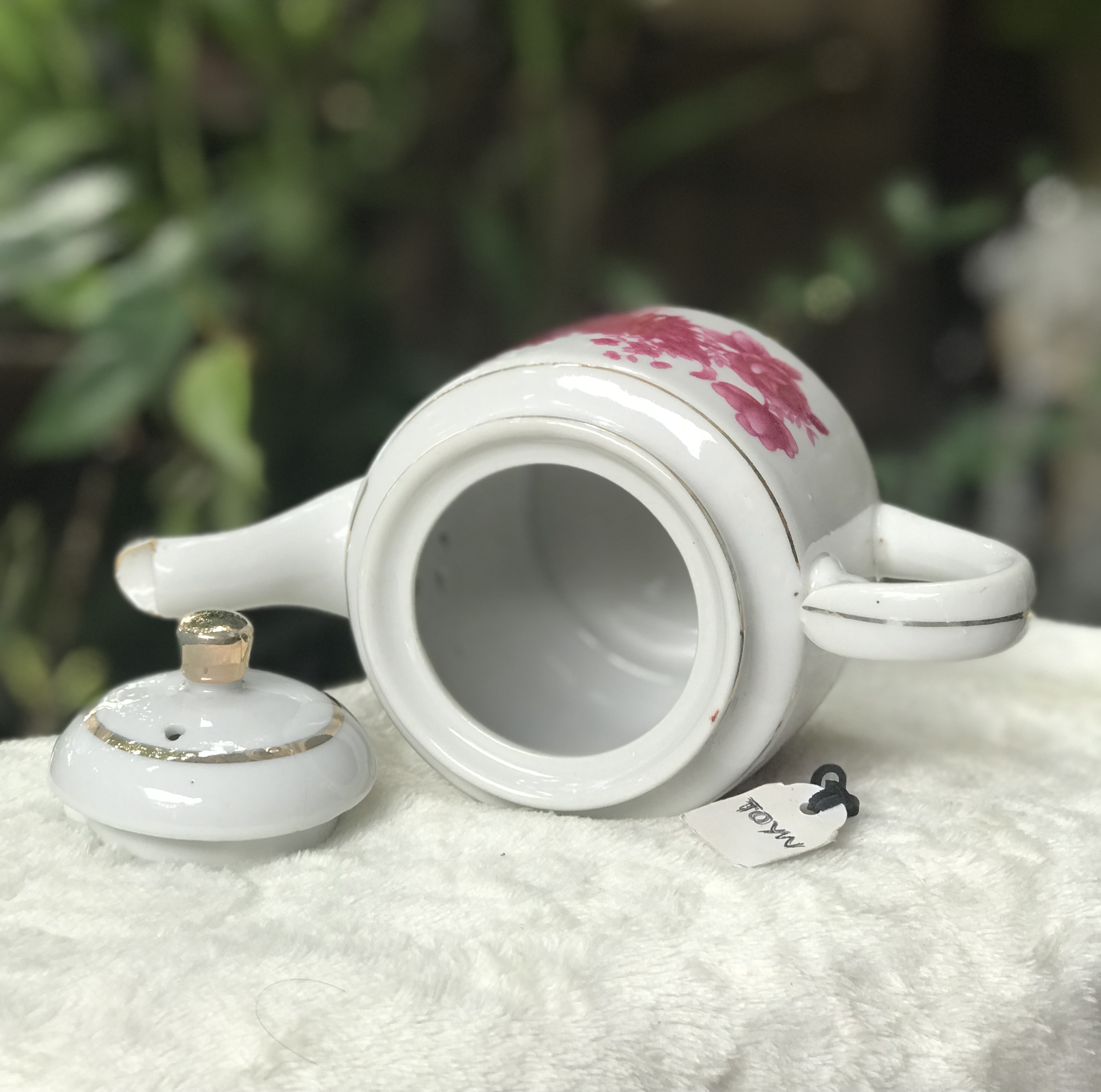 Tea Pot Set ชุดกาน้ำชาพร้อมถาดรอง ลายดอกแดง ดอกสวยสีสด น้ำทองเข้ม