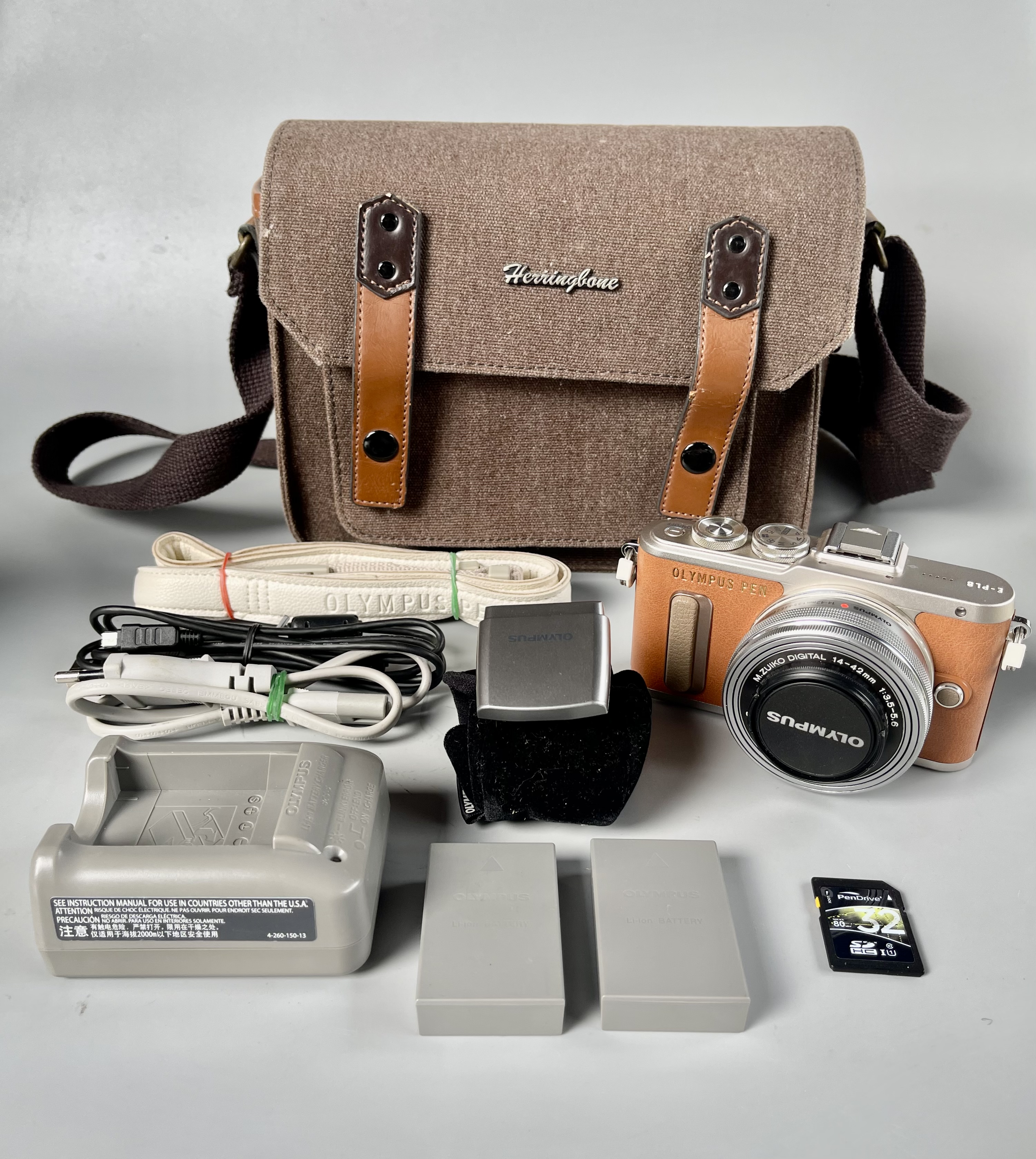 ขาย Olympus EPL8 Lens 14-42 kit (สีน้ำตาล)ชัตเตอร์ 4037 สภาพสวยราคาประหยัด