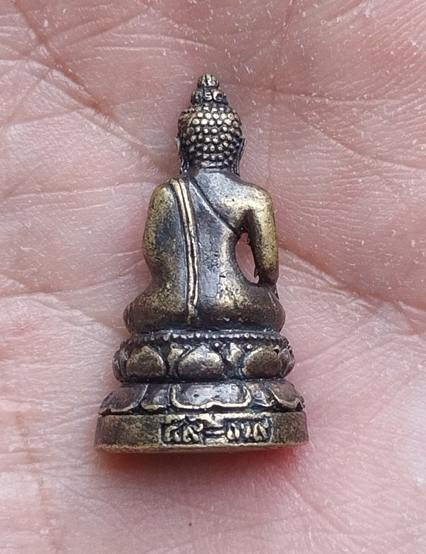 รูปหล่อพระพุทธ วัดโบสถ์ ปทุมธานี