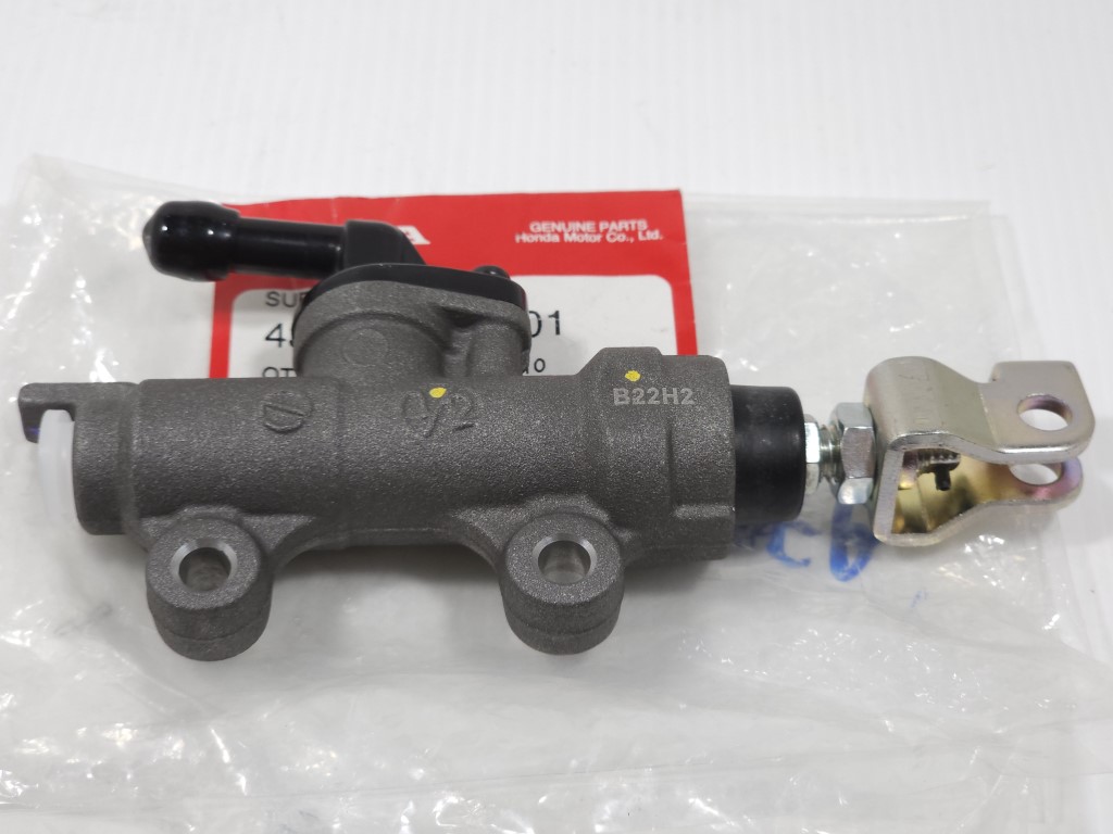 (CBR 150 i) ชุดแม่ปั๊มเบรคหลัง Honda CBR 150 i ปี 2011 แท้