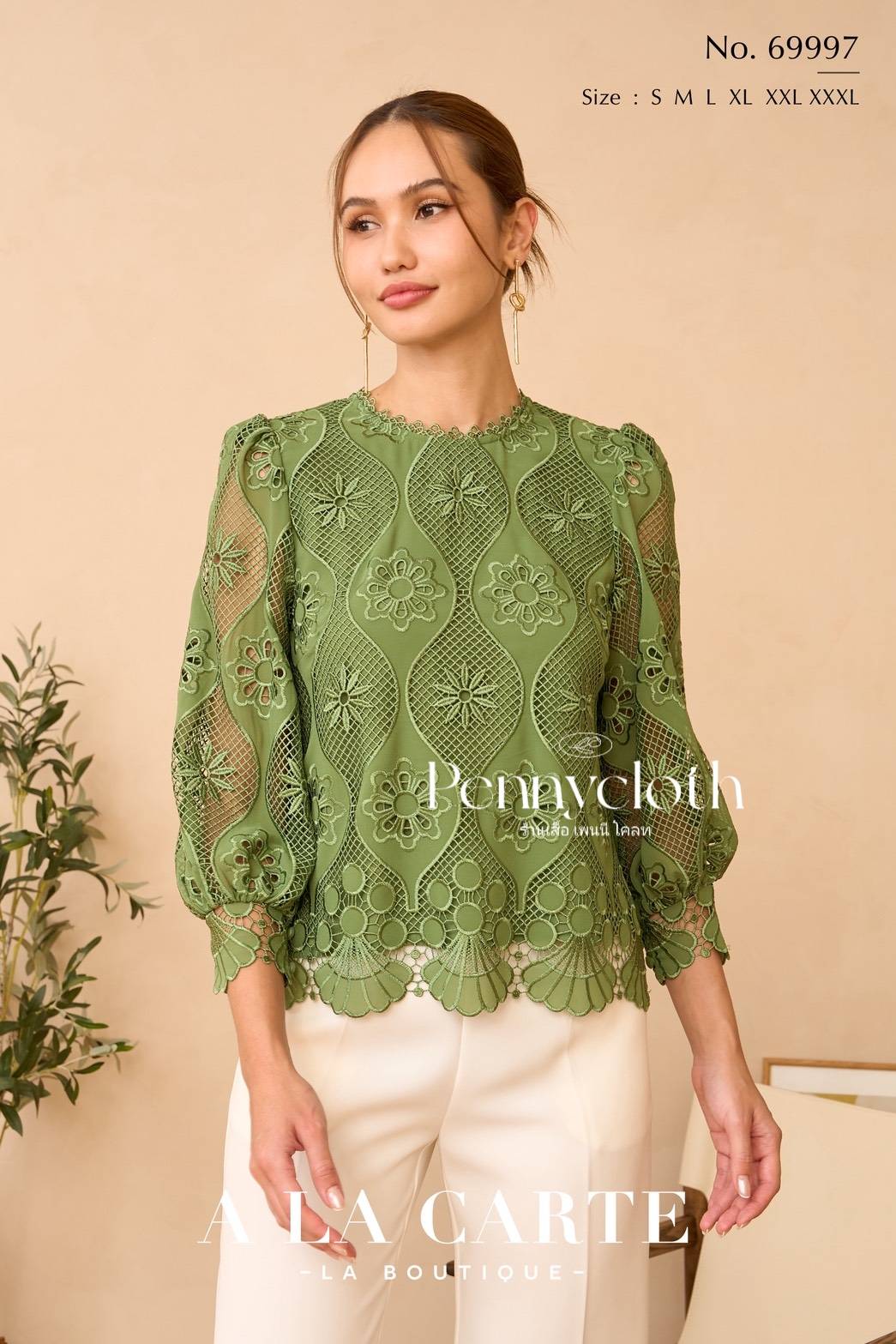 เสื้อ A La Carte รหัส 69997 ลูกไม้ชีฟอง ปักฉลุทอลูกไม้ใหม่ คอกลม แขน 4 ส่วน มีซับ สวยหรู