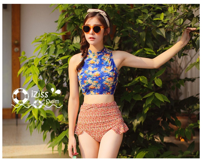 **พรีออเดอร์**บิกินี่ชุดว่ายน้ำ 3 ชิ้น(ทูพีซ+เสื้อคลุม) three-pieces สีน้ำเงินลายดอกไม้ เล่นดีเทล sexy เล็กๆ แต่งระบายที่ริมกางเกงทั้ง 2 ด้าน สดใสน่ารักรับลมทะเลสวยเหมือนแบบค่ะ