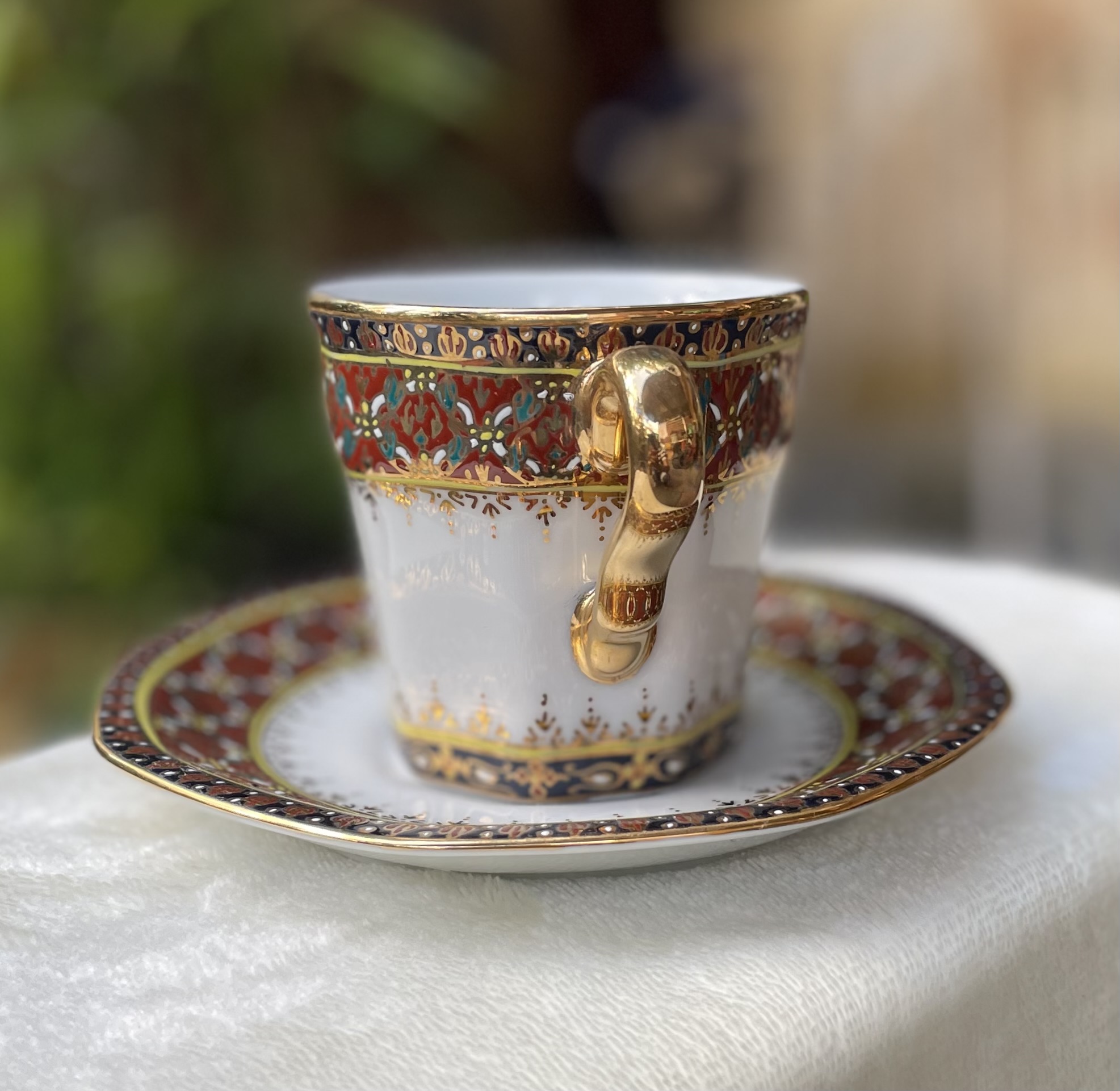 ￼เก็บใหม่ - ชุดถ้วยกาแฟ พร้อมจานรอง เบญจรงค์น้ำทองลายนูน Benjarong Coffee Cup & Saucer