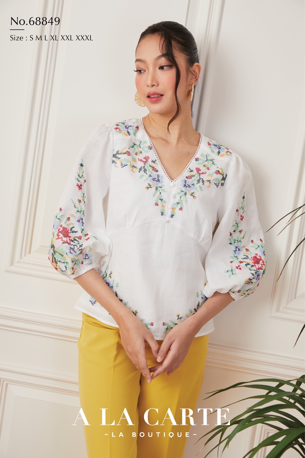 68849 💐A La Carte💐เสื้อลินินแขน 3 ส่วน เนื้อผ้าบางใส่สบาย ซับในผ้าคอตตอน งานปักลายครอสติส ตัดต่อช่วงบ่าด้านหน้า ทรงเสื้อตัดต่อคัทวี ดูเพรียว🦋 สีดำ 2XL