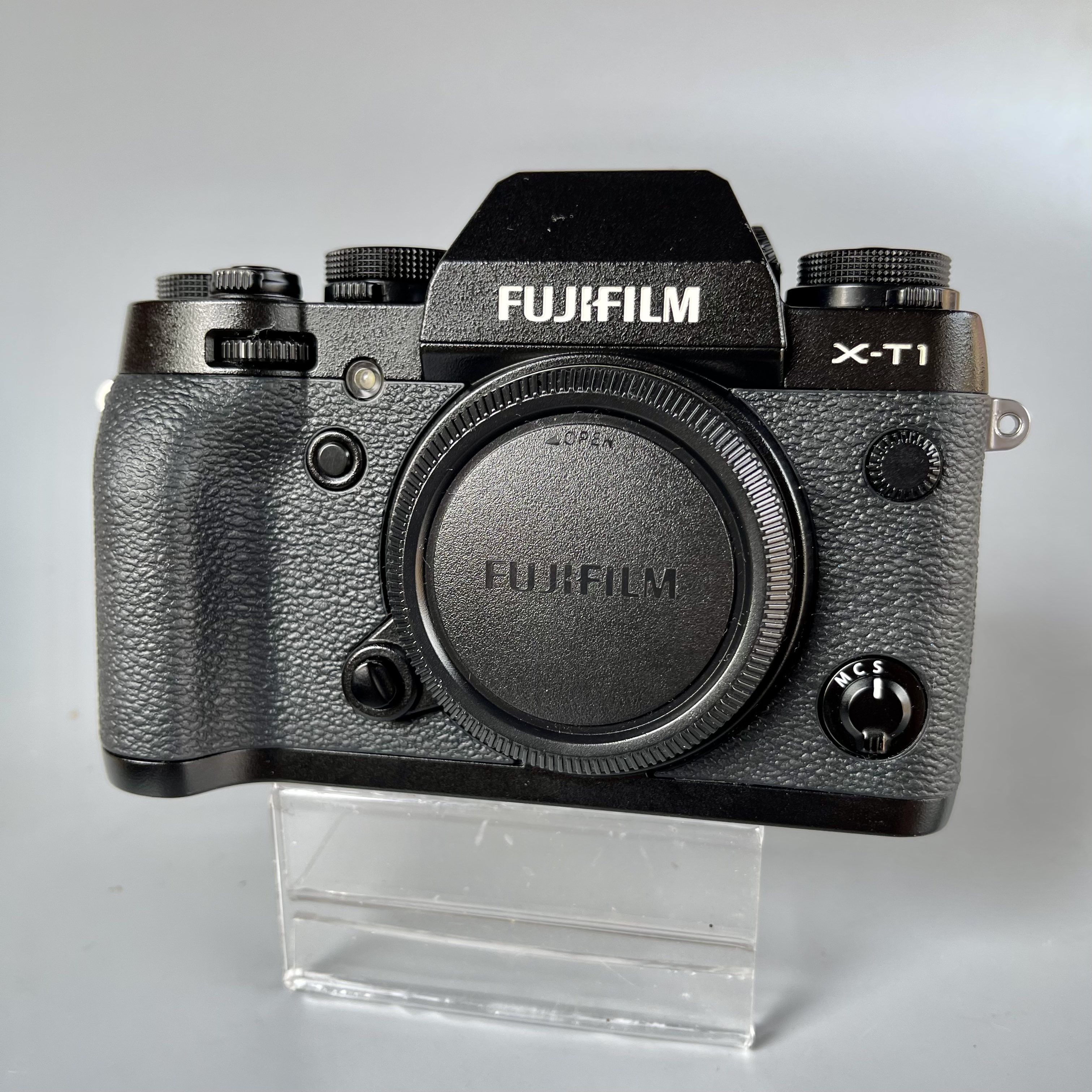 ขายกล้อง FujiXT1 body สภาพสวย อุปกรณ์แท้ครบกล่องอกปศ Gripแท้ Flashแท้